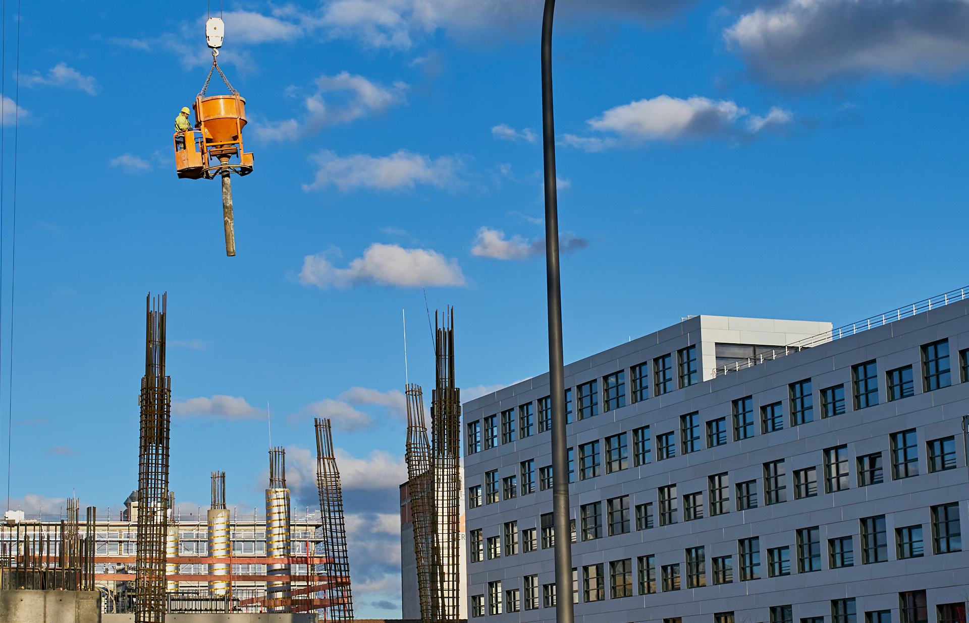 11.02.2016 - Das HIGHRISE-ONE im Anfangsstadium und ATLAS ohne Fassade