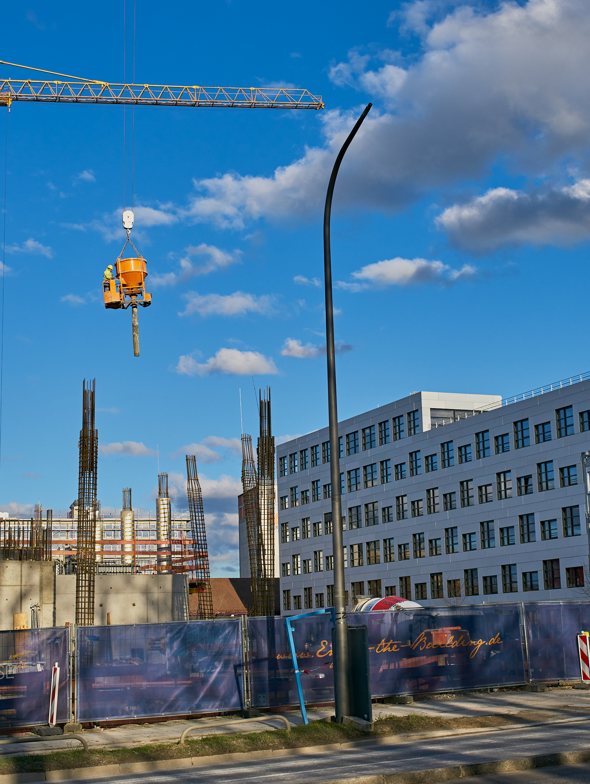 11.02.2016 - Das HIGHRISE-ONE im Anfangsstadium und ATLAS ohne Fassade
