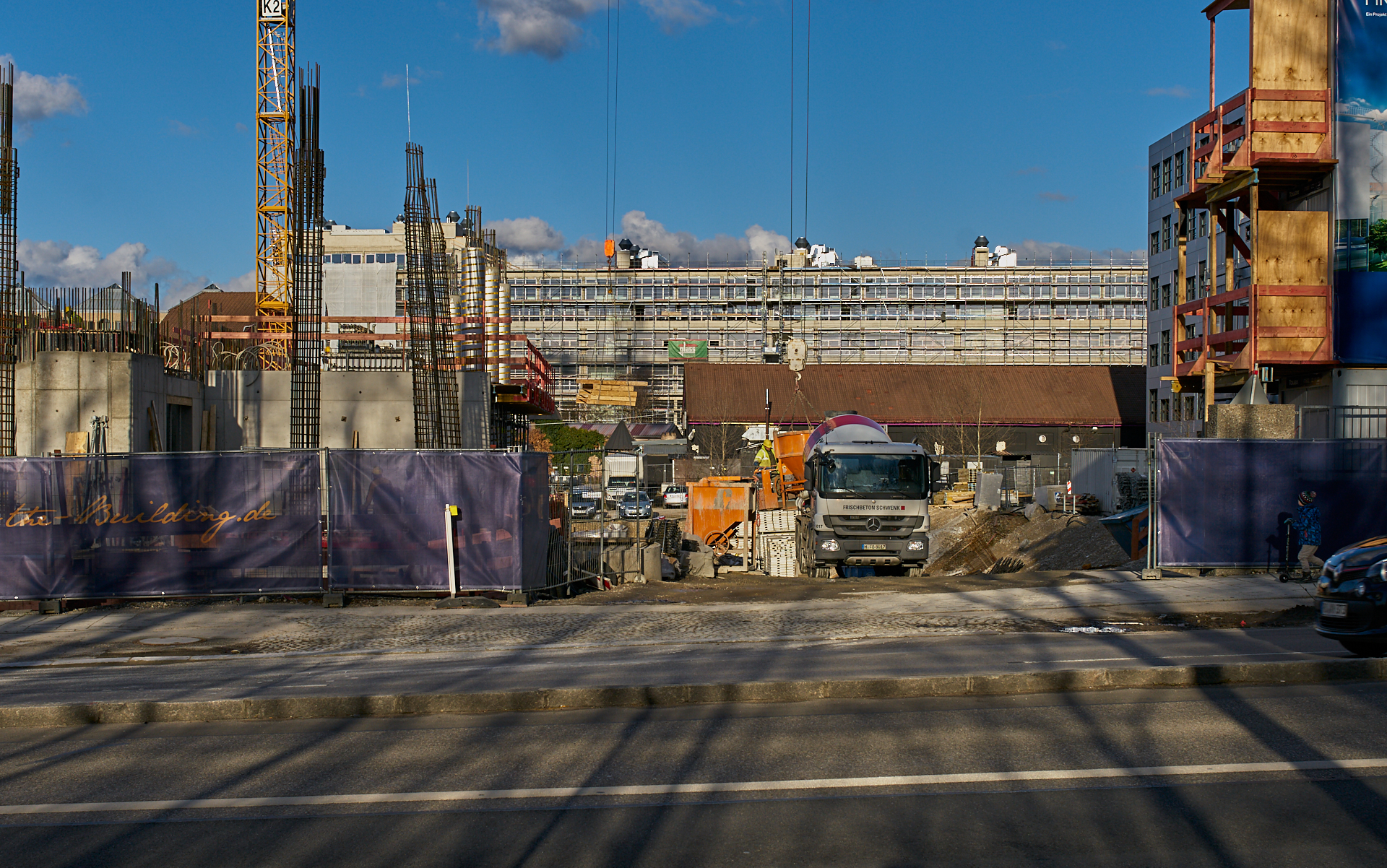 11.02.2016 - Das HIGHRISE-ONE im Anfangsstadium und ATLAS ohne Fassade