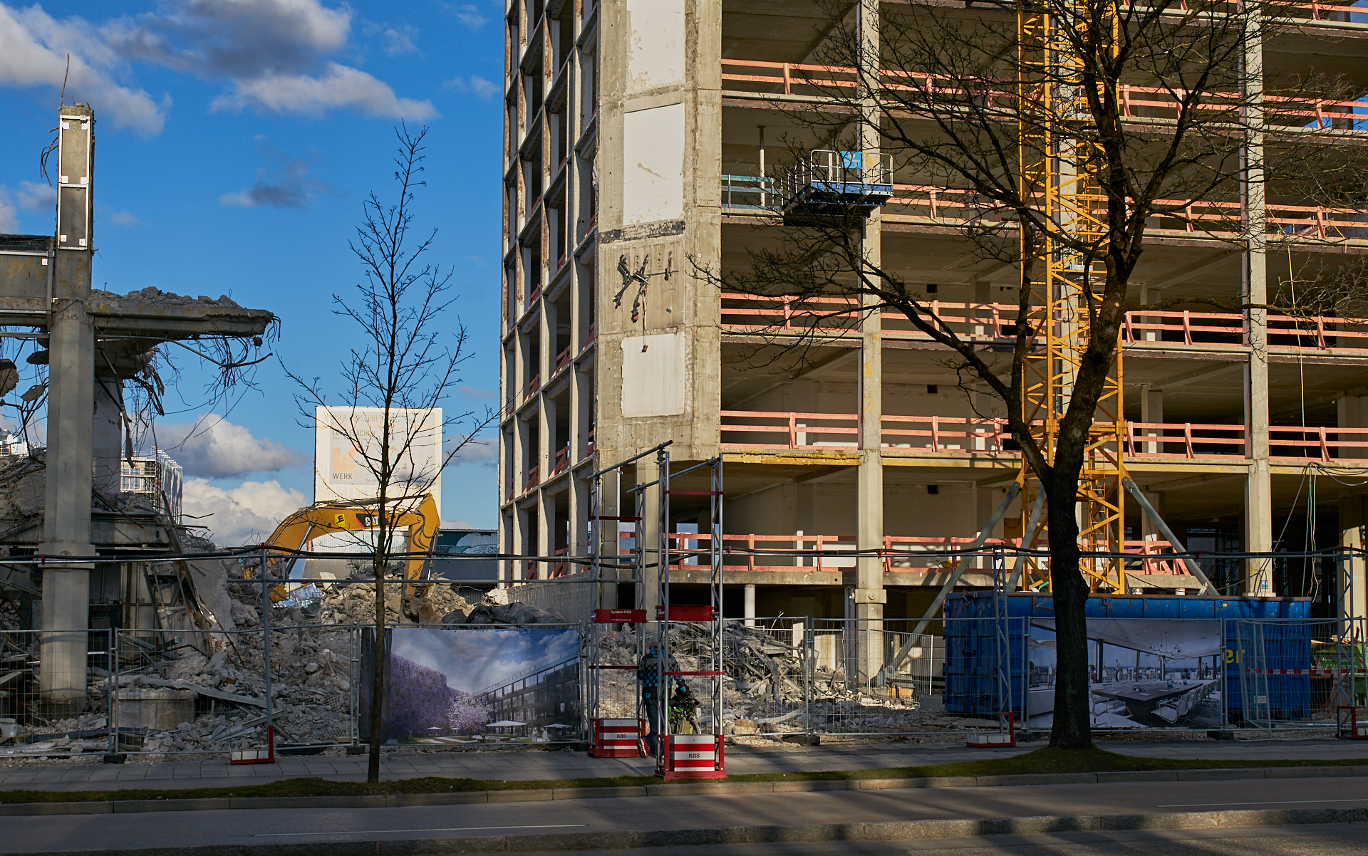 11.02.2016 - Das HIGHRISE-ONE im Anfangsstadium und ATLAS ohne Fassade