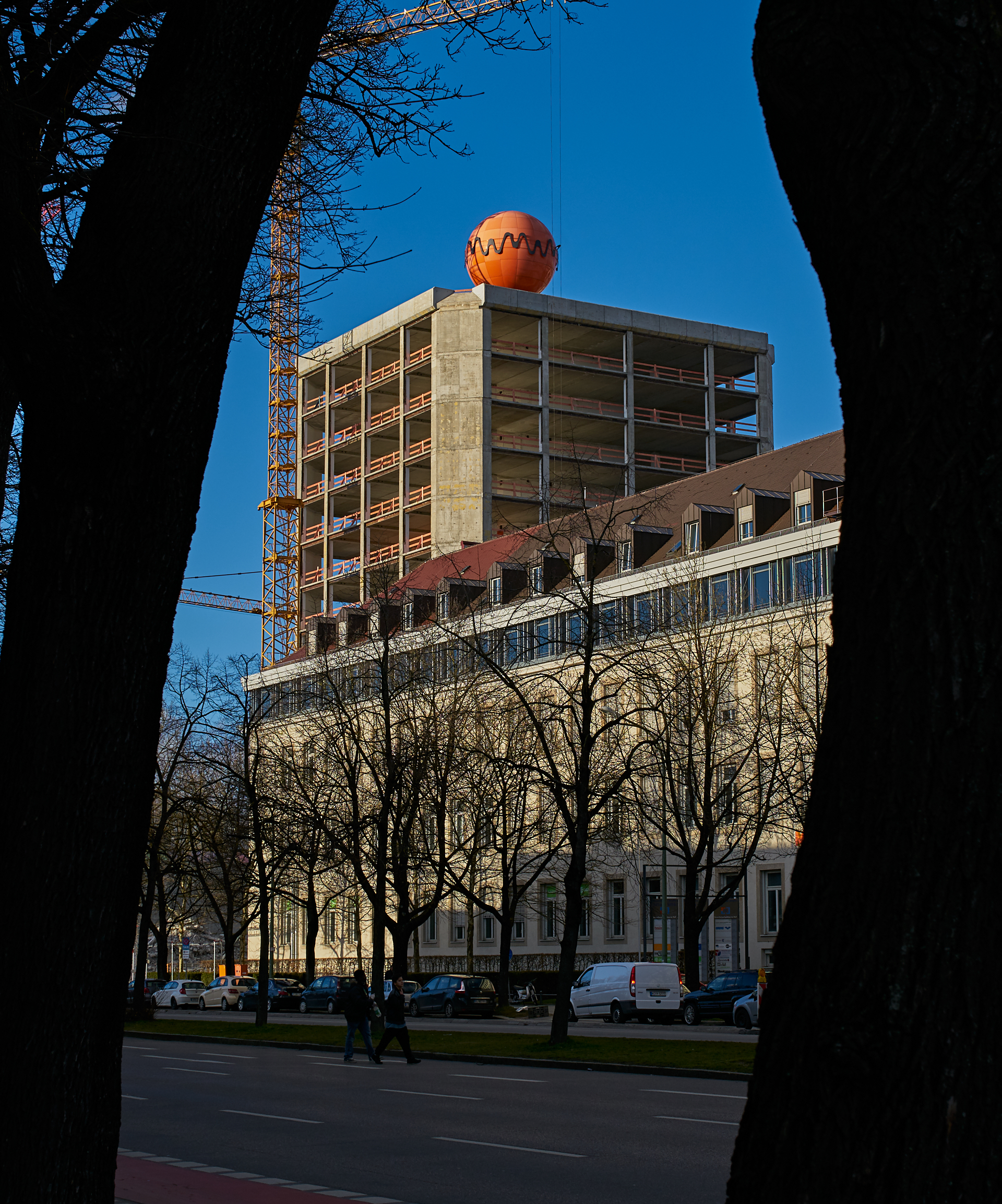 11.02.2016 - Das HIGHRISE-ONE im Anfangsstadium und ATLAS ohne Fassade