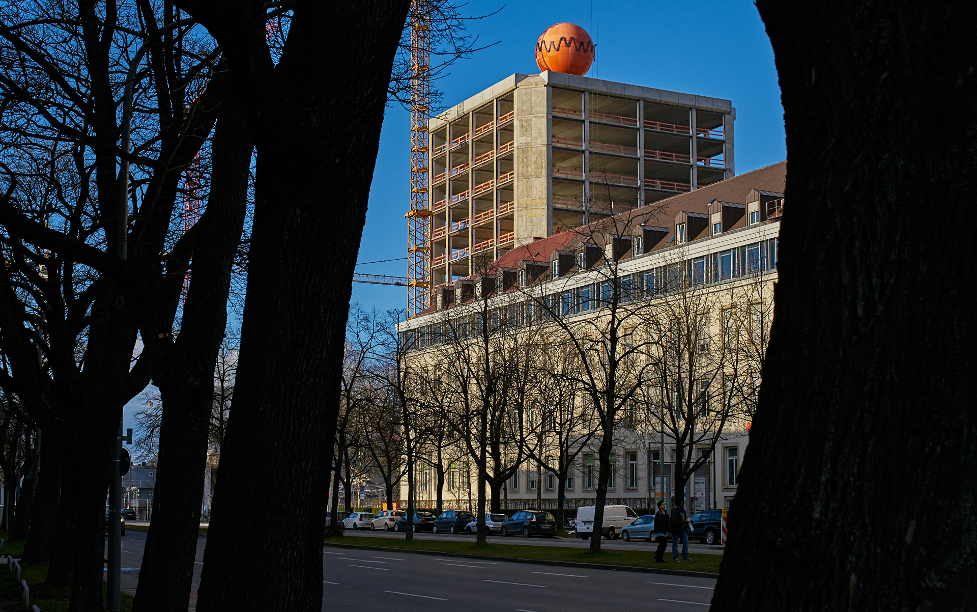 11.02.2016 - Das HIGHRISE-ONE im Anfangsstadium und ATLAS ohne Fassade