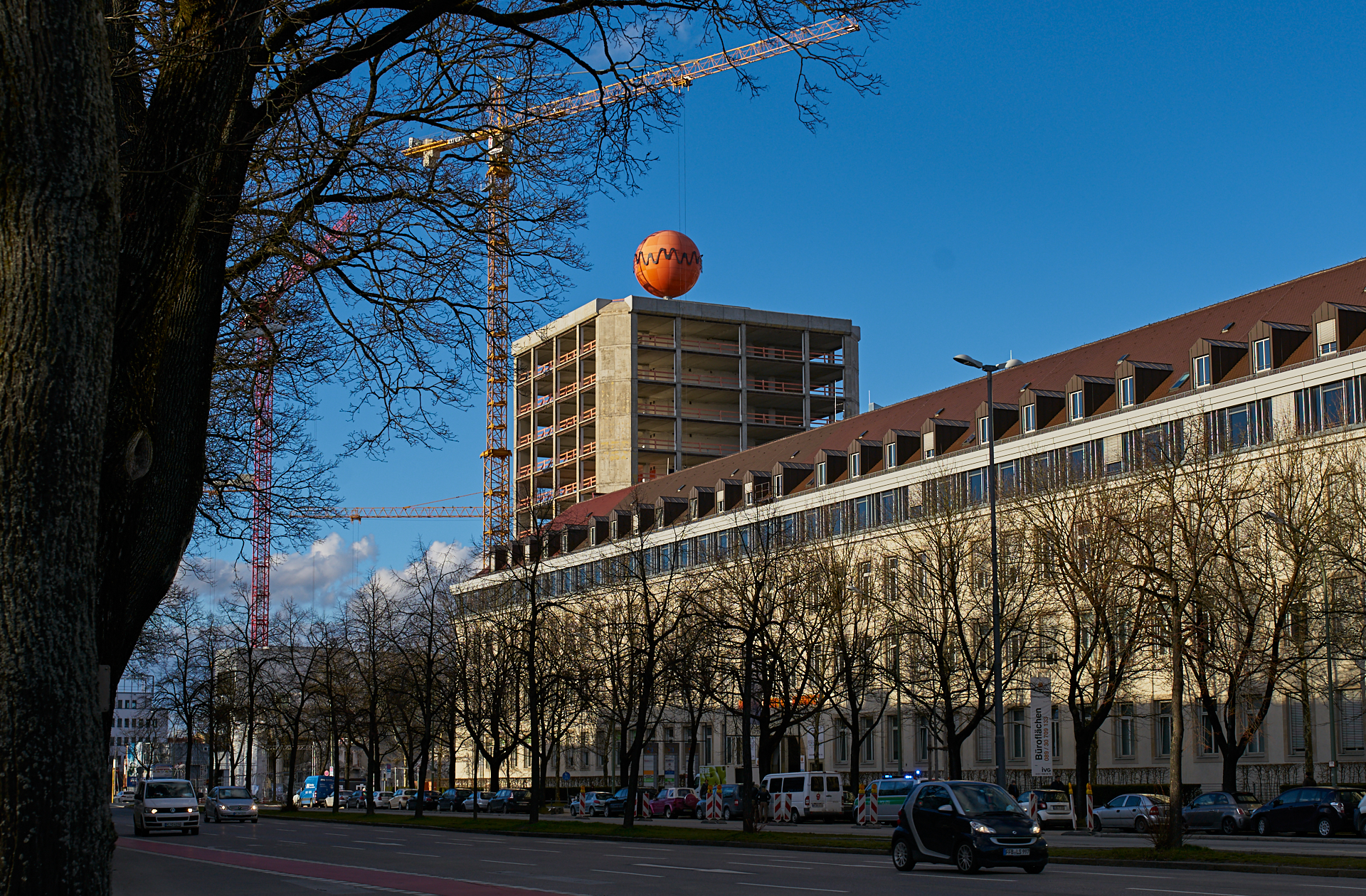 11.02.2016 - Das HIGHRISE-ONE im Anfangsstadium und ATLAS ohne Fassade