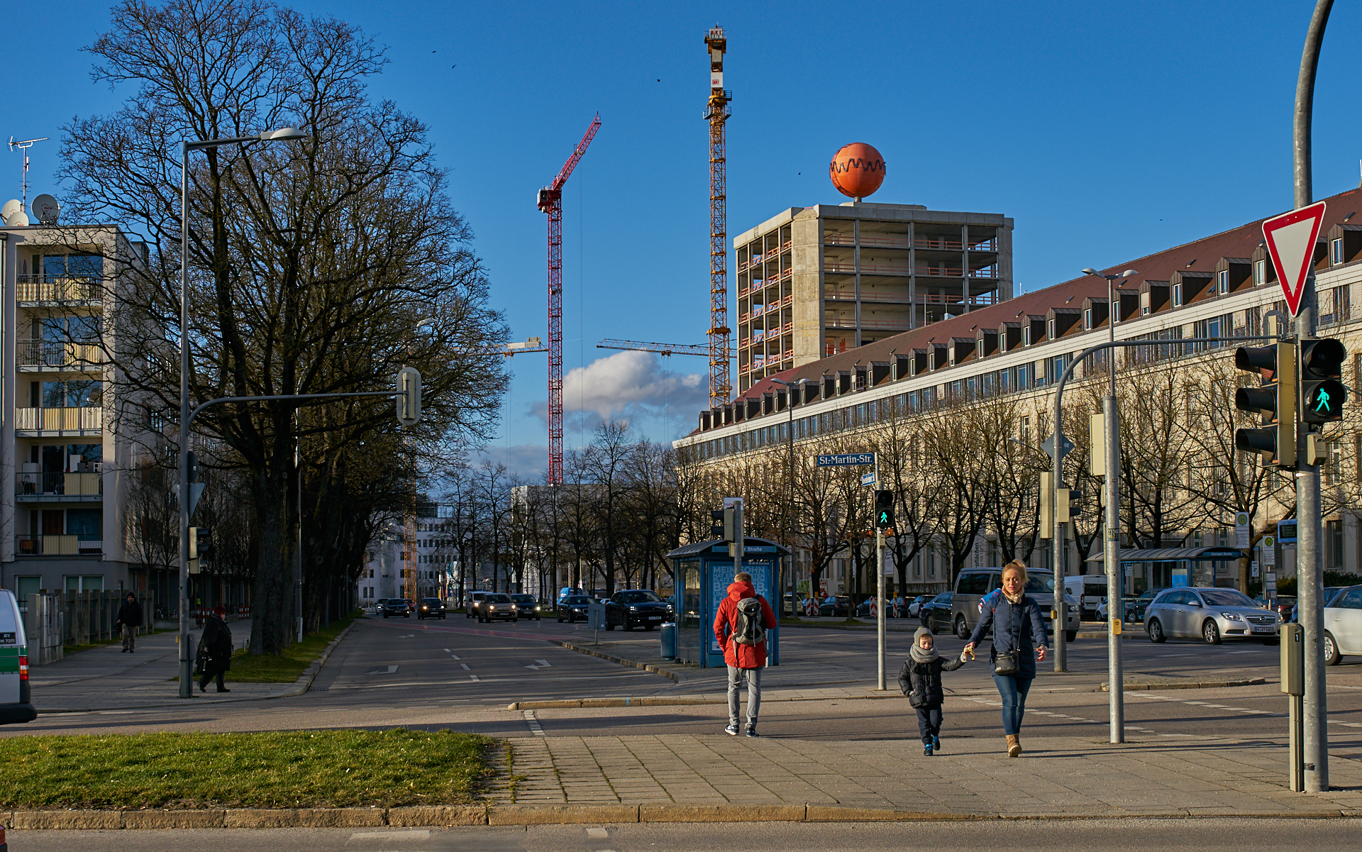11.02.2016 - Das HIGHRISE-ONE im Anfangsstadium und ATLAS ohne Fassade