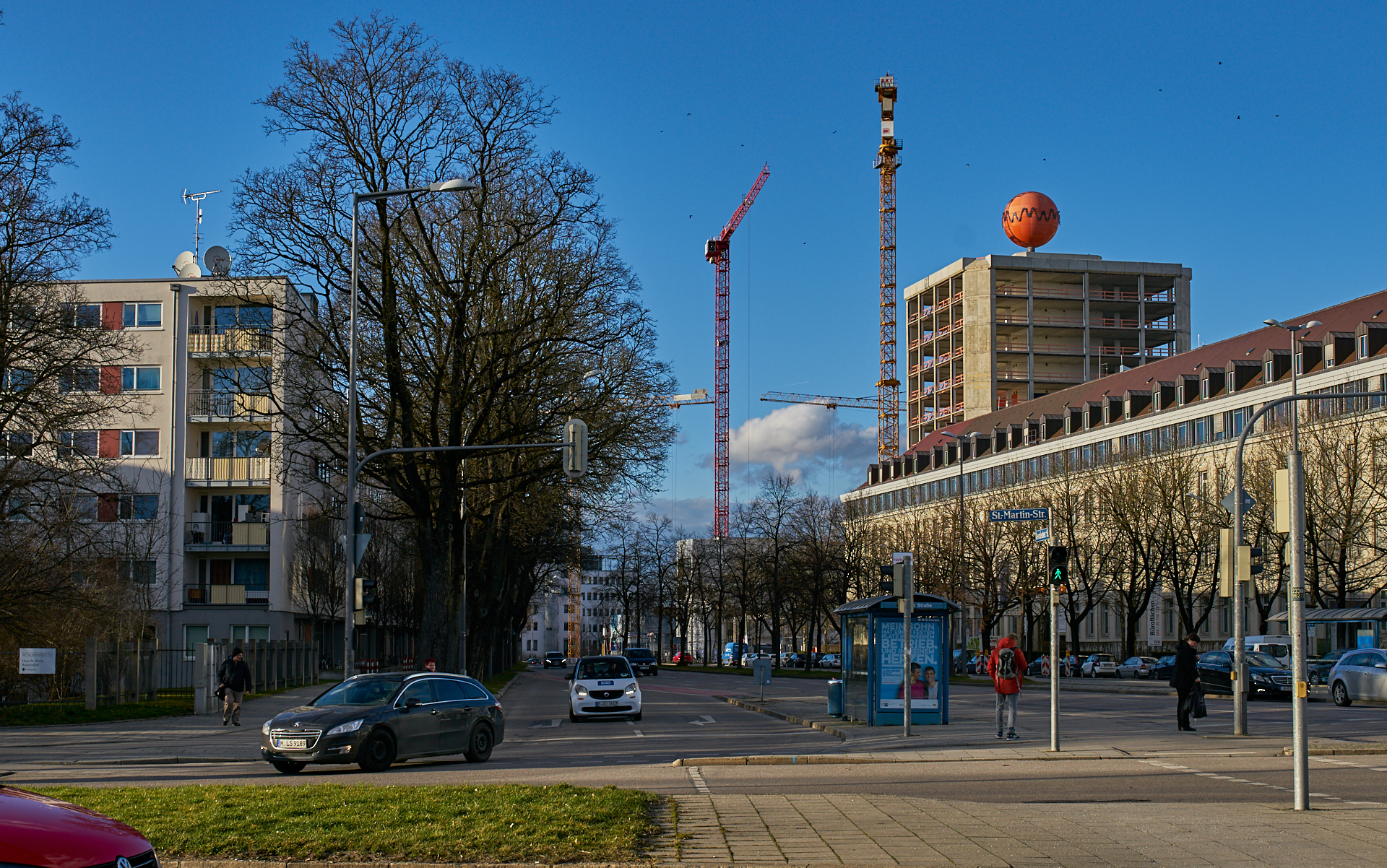 11.02.2016 - Das HIGHRISE-ONE im Anfangsstadium und ATLAS ohne Fassade