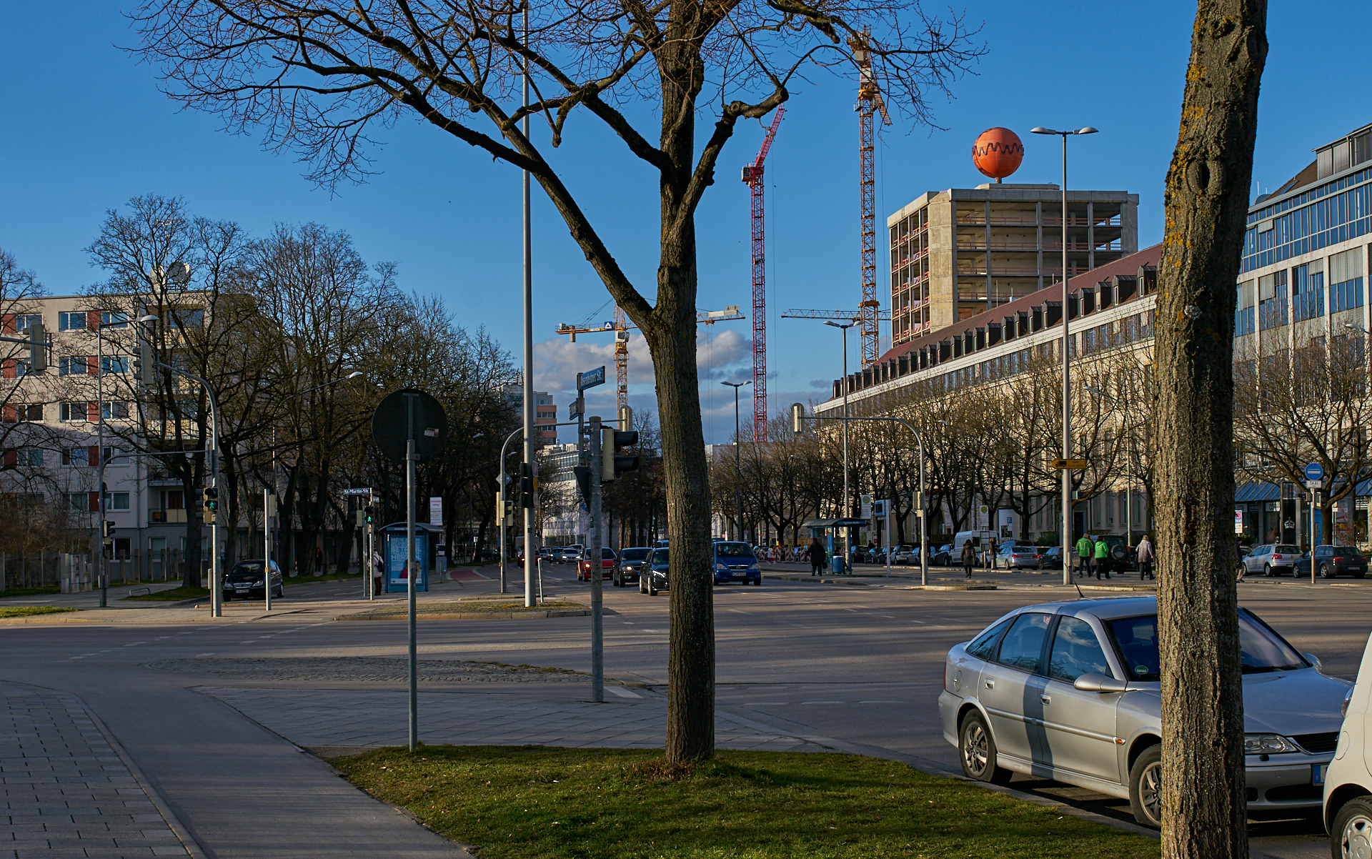 11.02.2016 - Das HIGHRISE-ONE im Anfangsstadium und ATLAS ohne Fassade