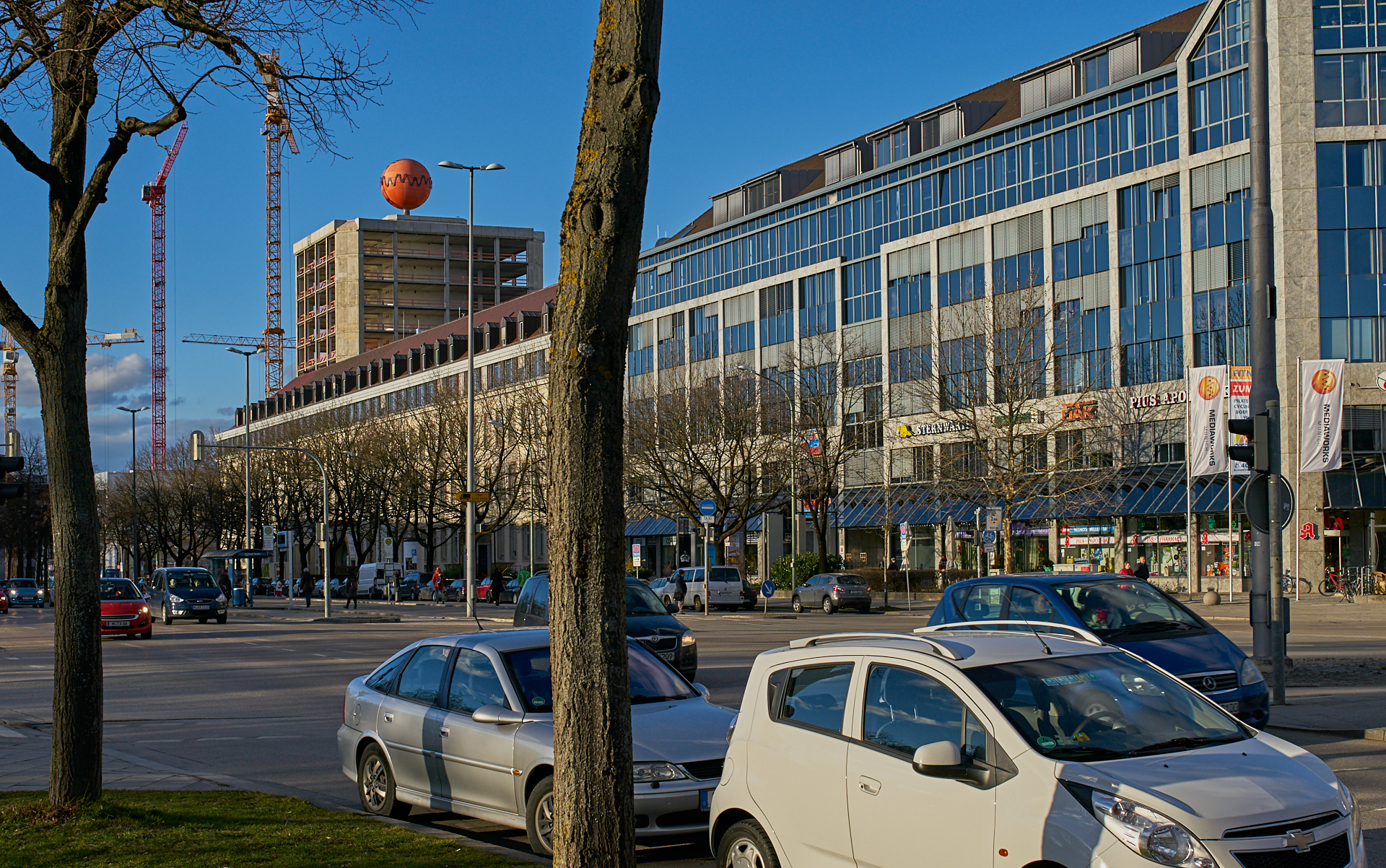 11.02.2016 - Das HIGHRISE-ONE im Anfangsstadium und ATLAS ohne Fassade