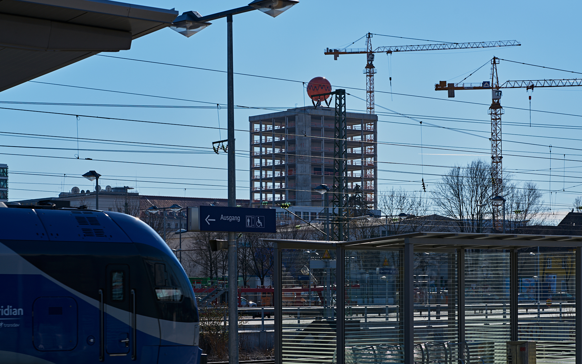 11.02.2016 - Das HIGHRISE-ONE im Anfangsstadium und ATLAS ohne Fassade