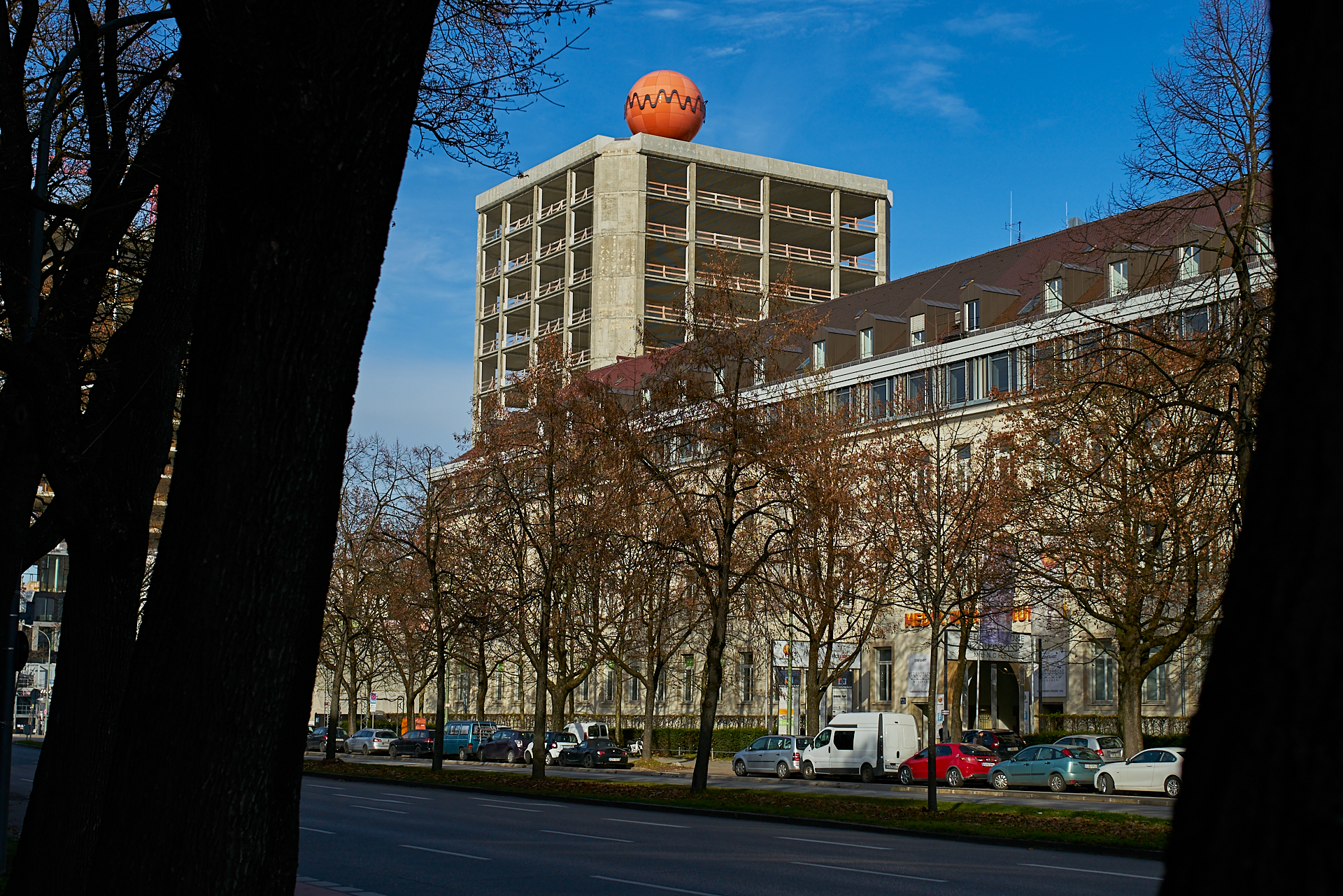 23.11.2016 - Beide Bürohochhäuser, der HIGHRISE und das ATLAS, befinden sich im Rohbau