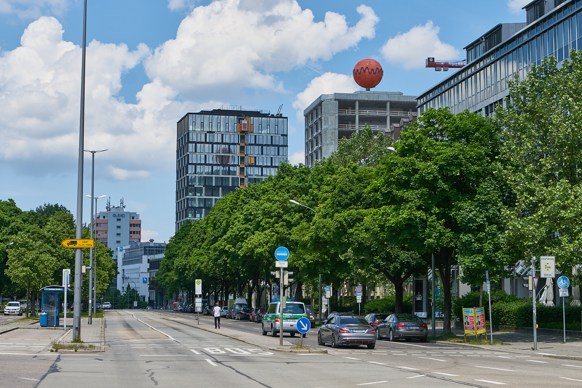 03.06.2017 - Das ATLAS Bürohochaus verliert seine Fassade
