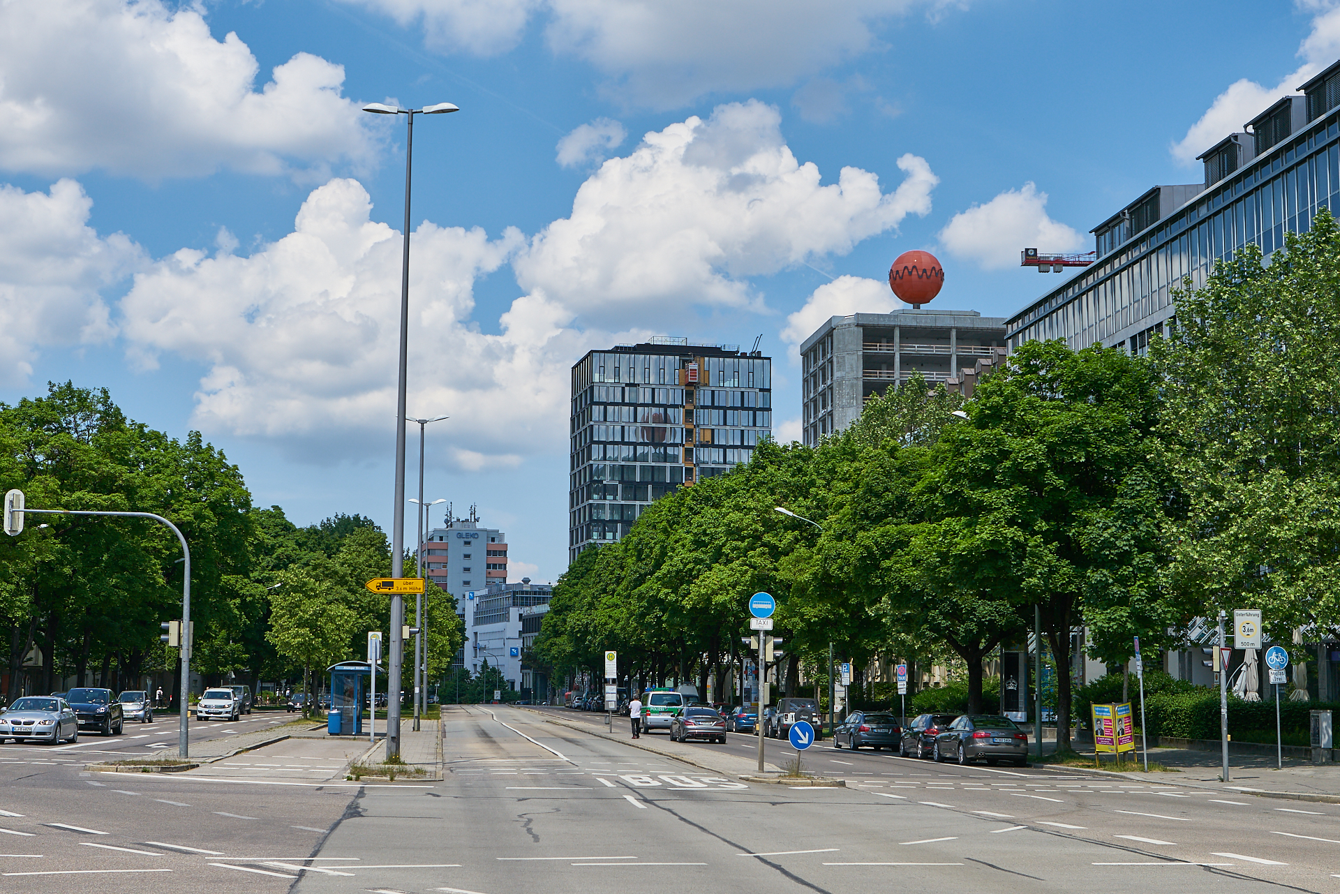 03.06.2017 - Das ATLAS Bürohochaus verliert seine Fassade