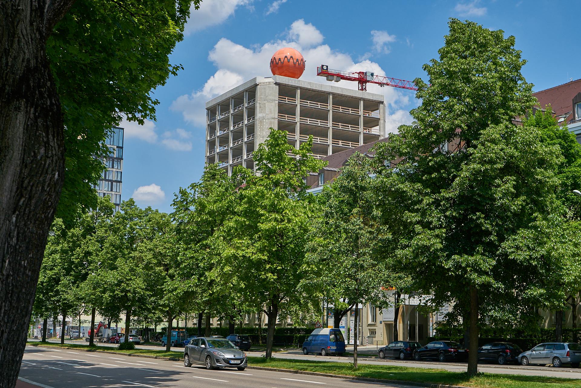03.06.2017 - Das ATLAS Bürohochaus verliert seine Fassade