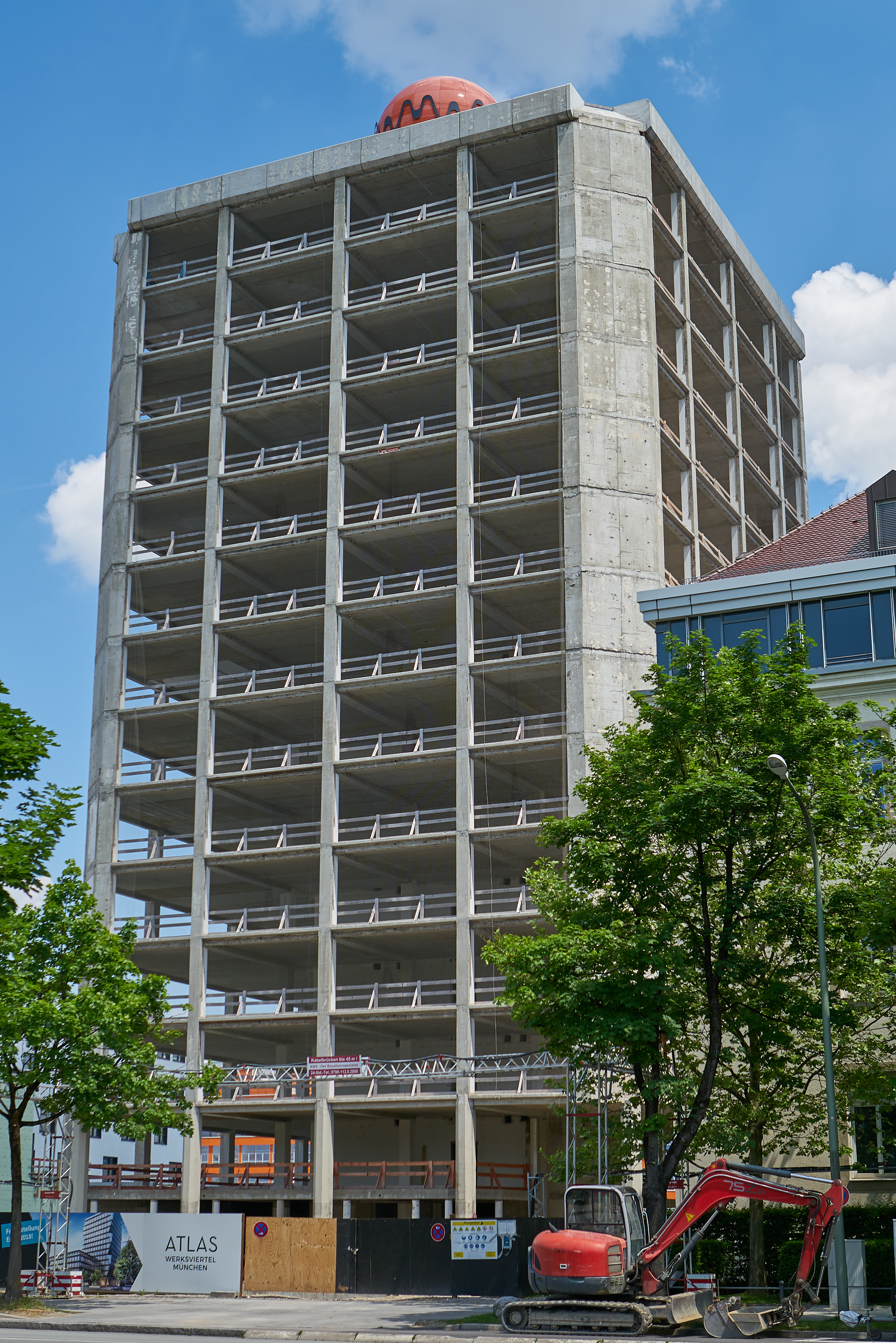 03.06.2017 - Das ATLAS Bürohochaus verliert seine Fassade