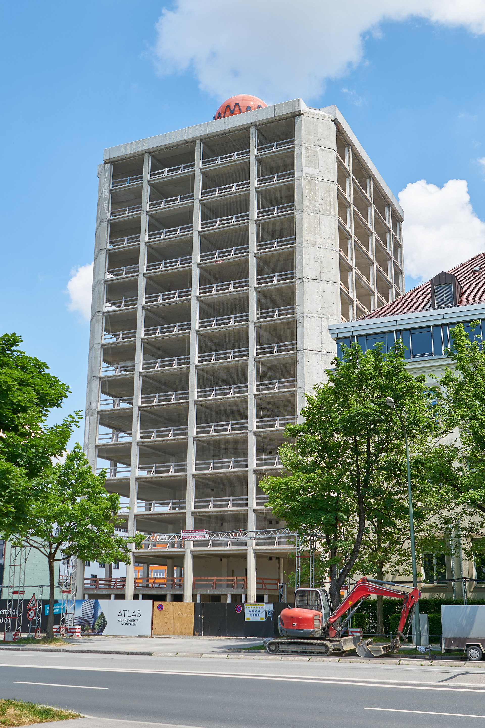 03.06.2017 - Das ATLAS Bürohochaus verliert seine Fassade