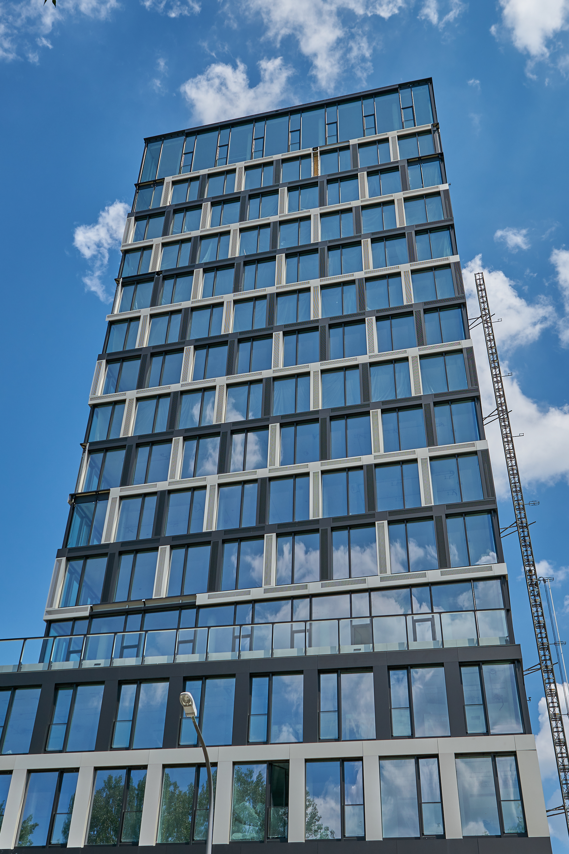 03.06.2017 - Das ATLAS Bürohochaus verliert seine Fassade