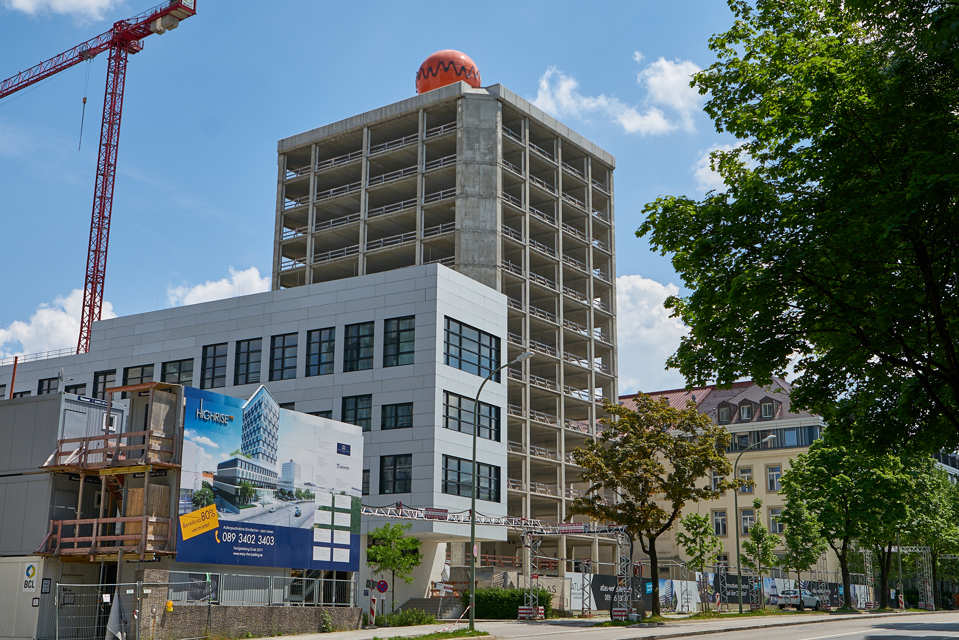 03.06.2017 - Das ATLAS Bürohochaus verliert seine Fassade