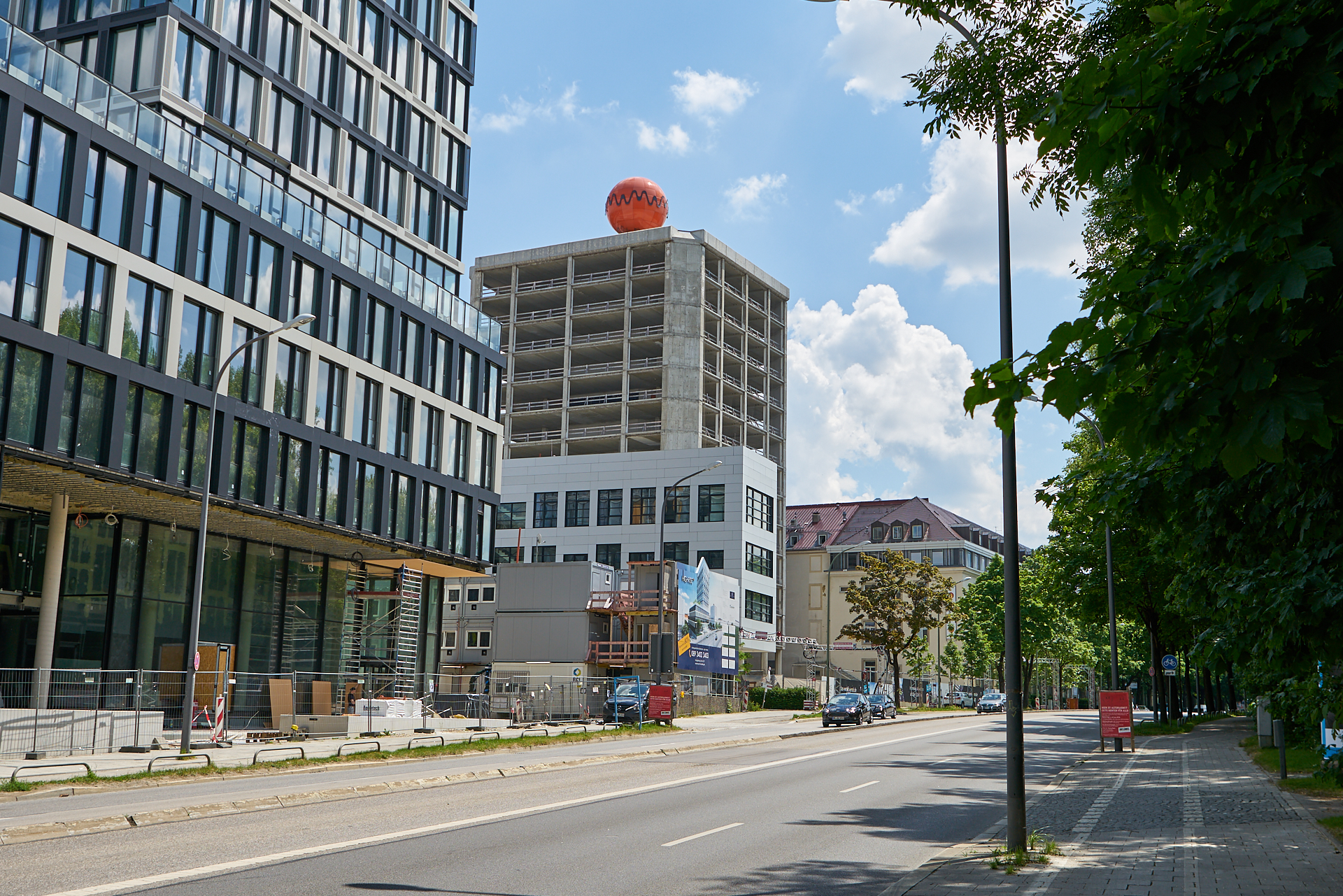 03.06.2017 - Das ATLAS Bürohochaus verliert seine Fassade
