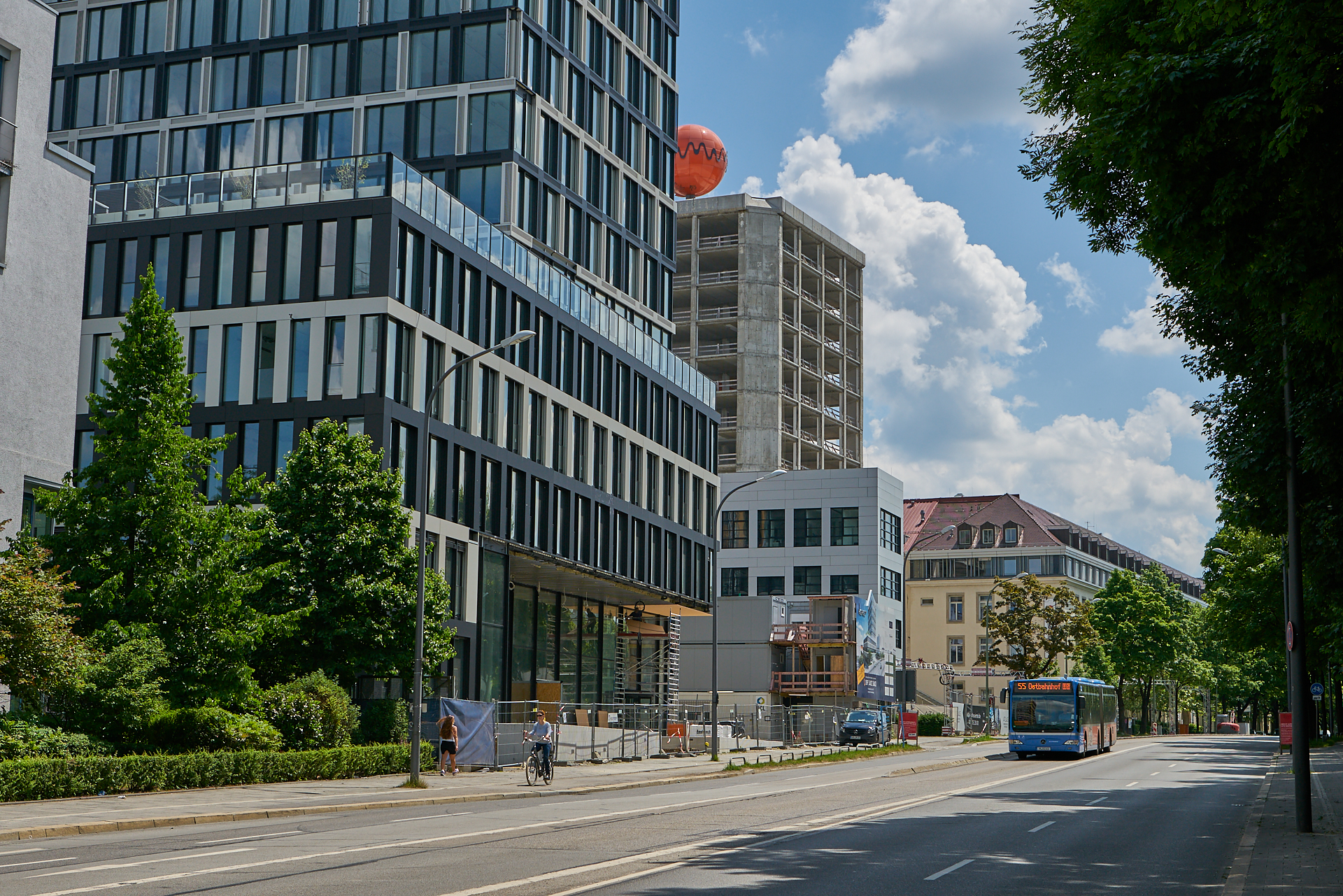 03.06.2017 - Das ATLAS Bürohochaus verliert seine Fassade