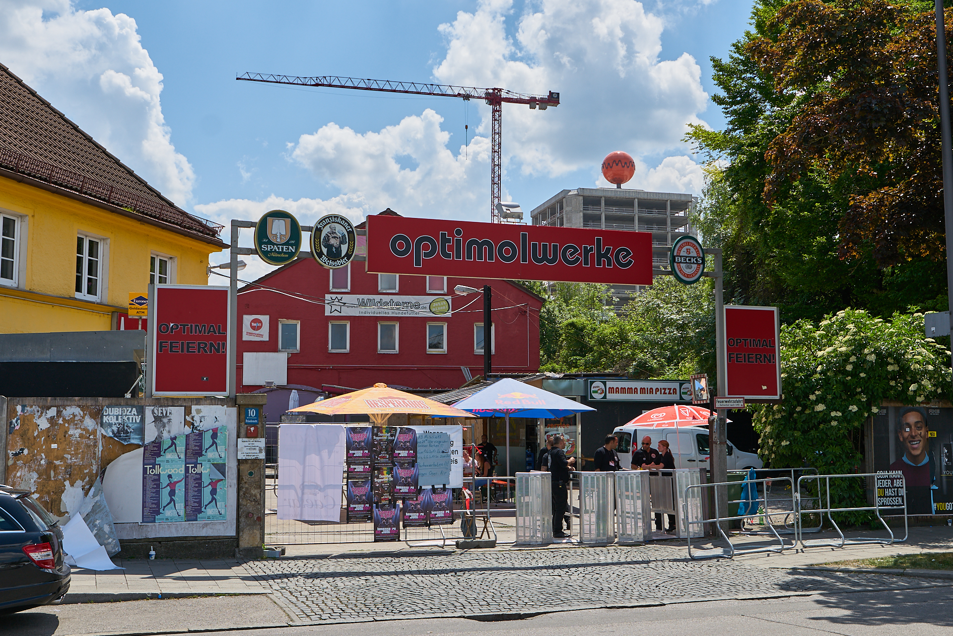 03.06.2017 - Das ATLAS Bürohochaus verliert seine Fassade