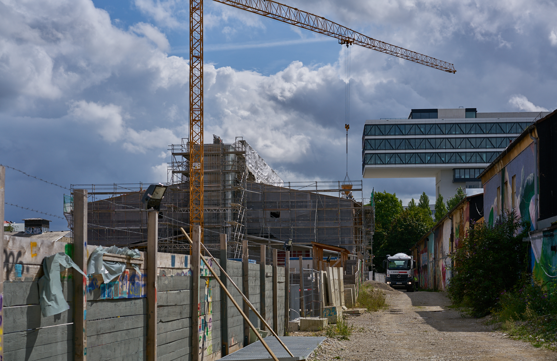 07.09.2017 - Die Entkernung des ATLAS Bürohauses im Werksviertel