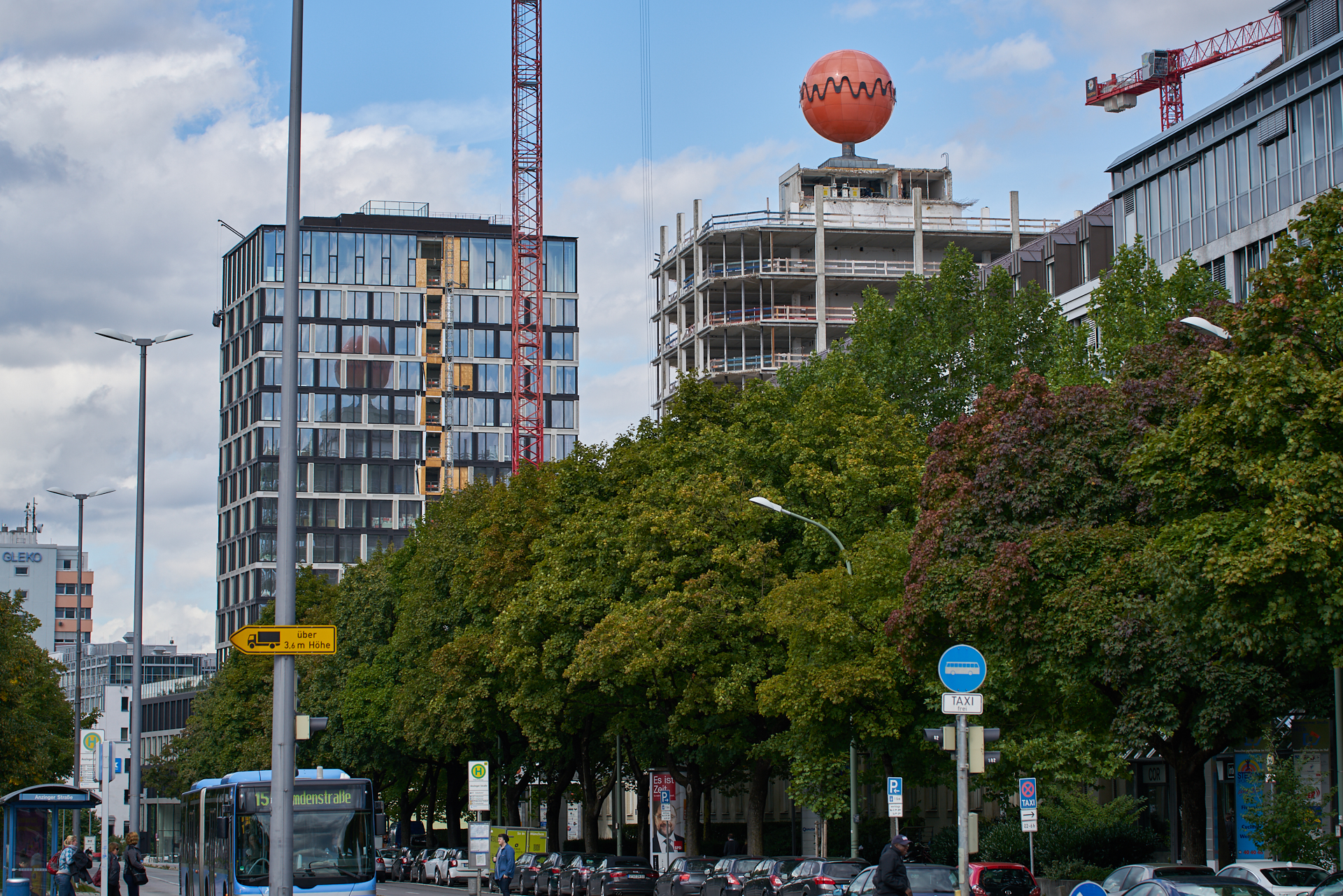 15.09.2017 - Das ATLSA Bürogebäude wird entkernt