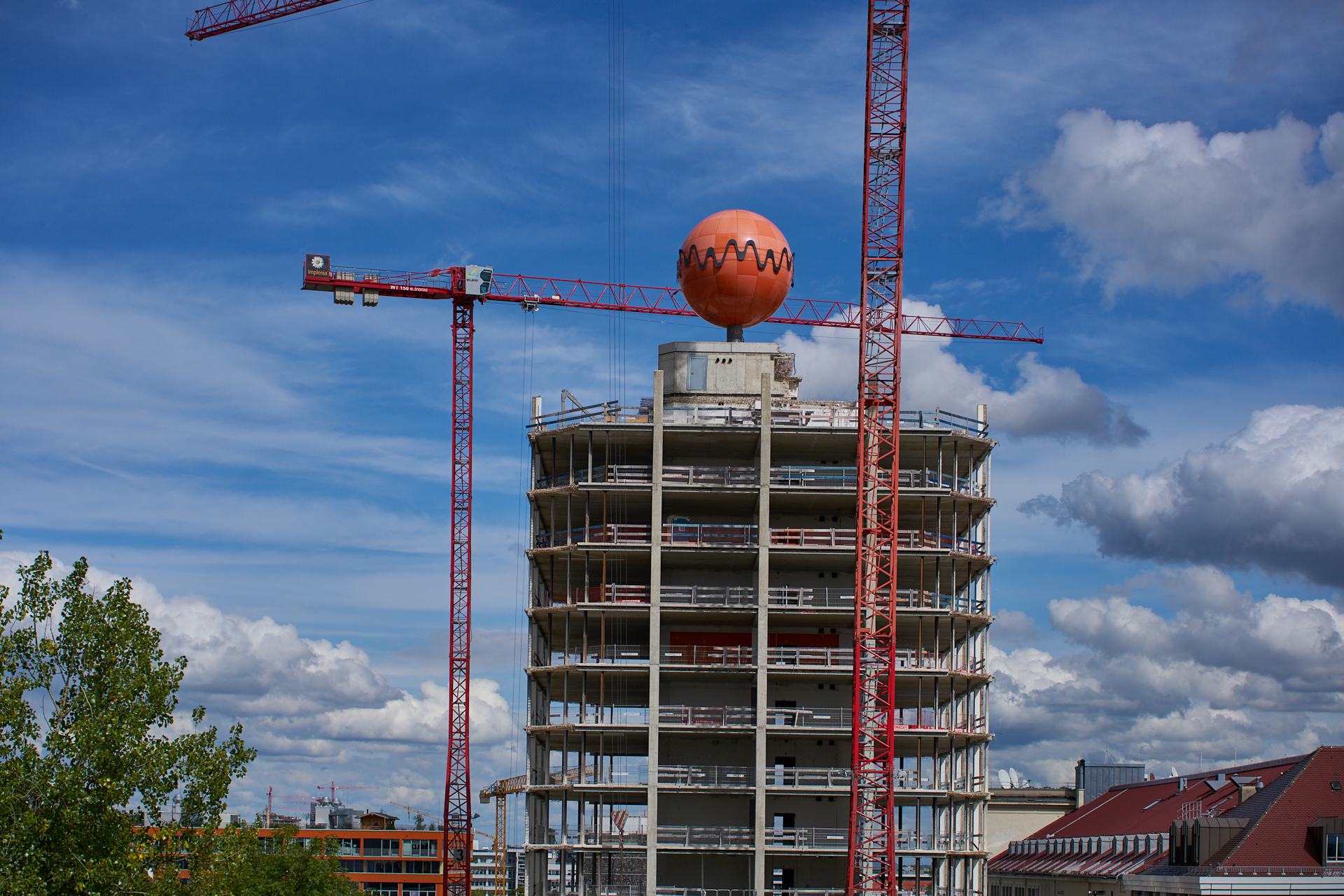 15.09.2017 - Das ATLSA Bürogebäude wird entkernt