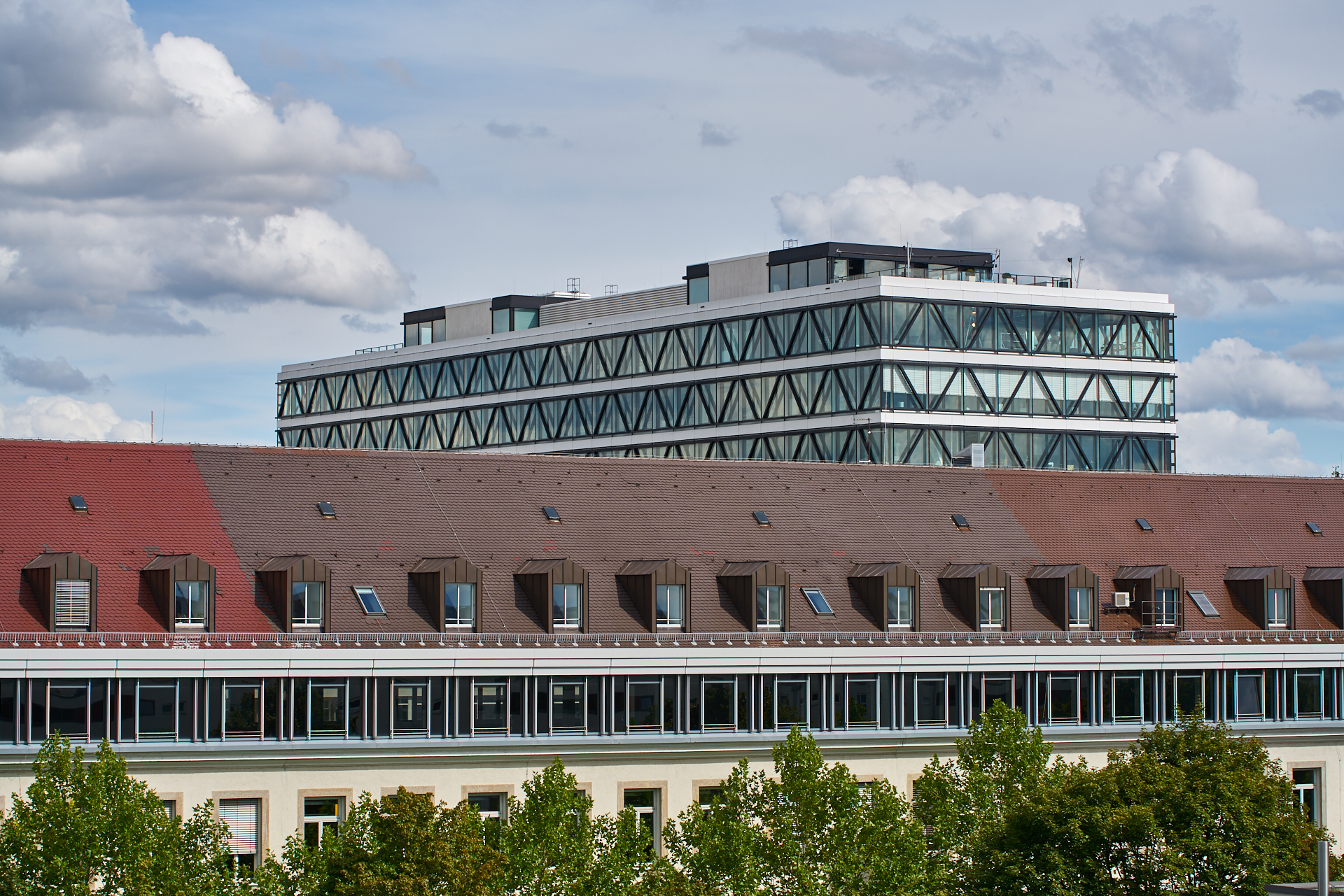 15.09.2017 - Das ATLSA Bürogebäude wird entkernt