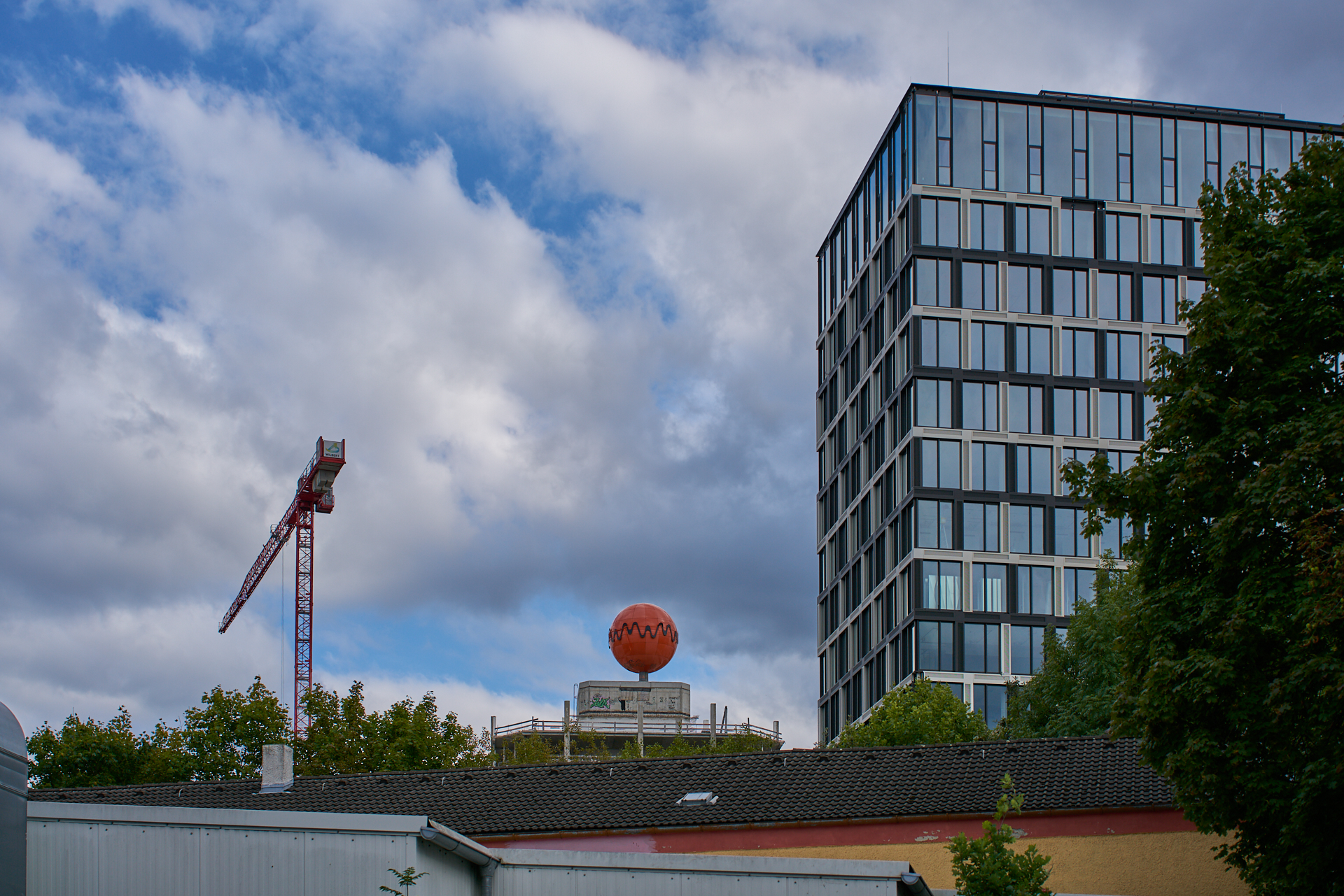 15.09.2017 - Das ATLSA Bürogebäude wird entkernt