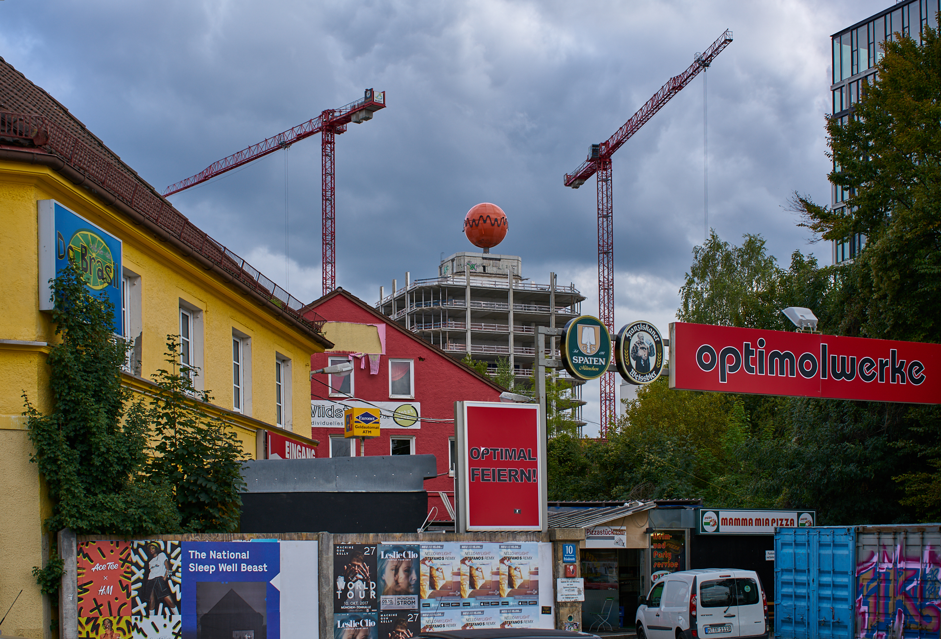 15.09.2017 - Das ATLSA Bürogebäude wird entkernt