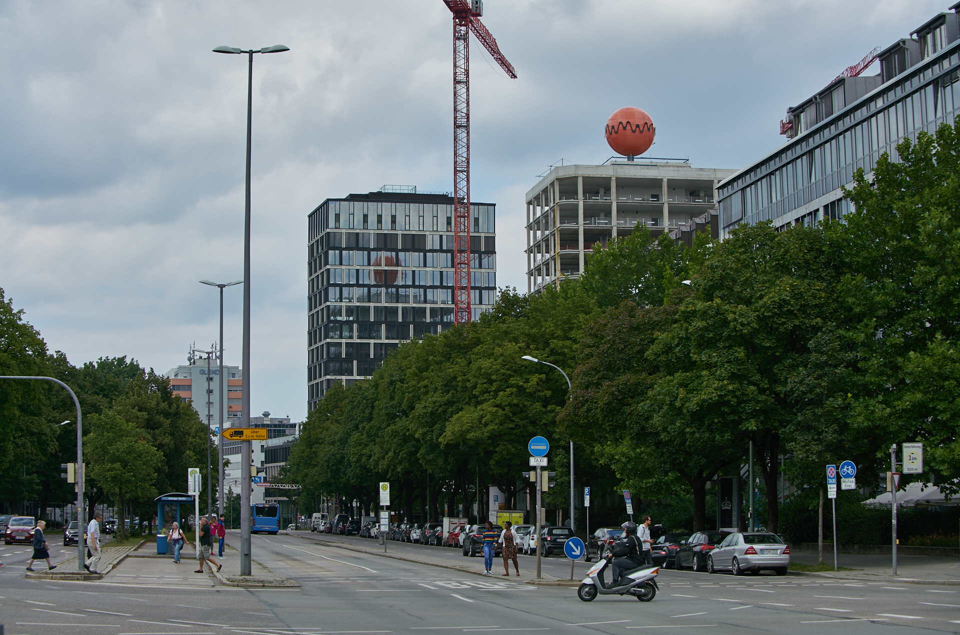 12.07.2018 - Das WERKSVIERTEL mit dem ATLAS-Gebäude im Aufbau