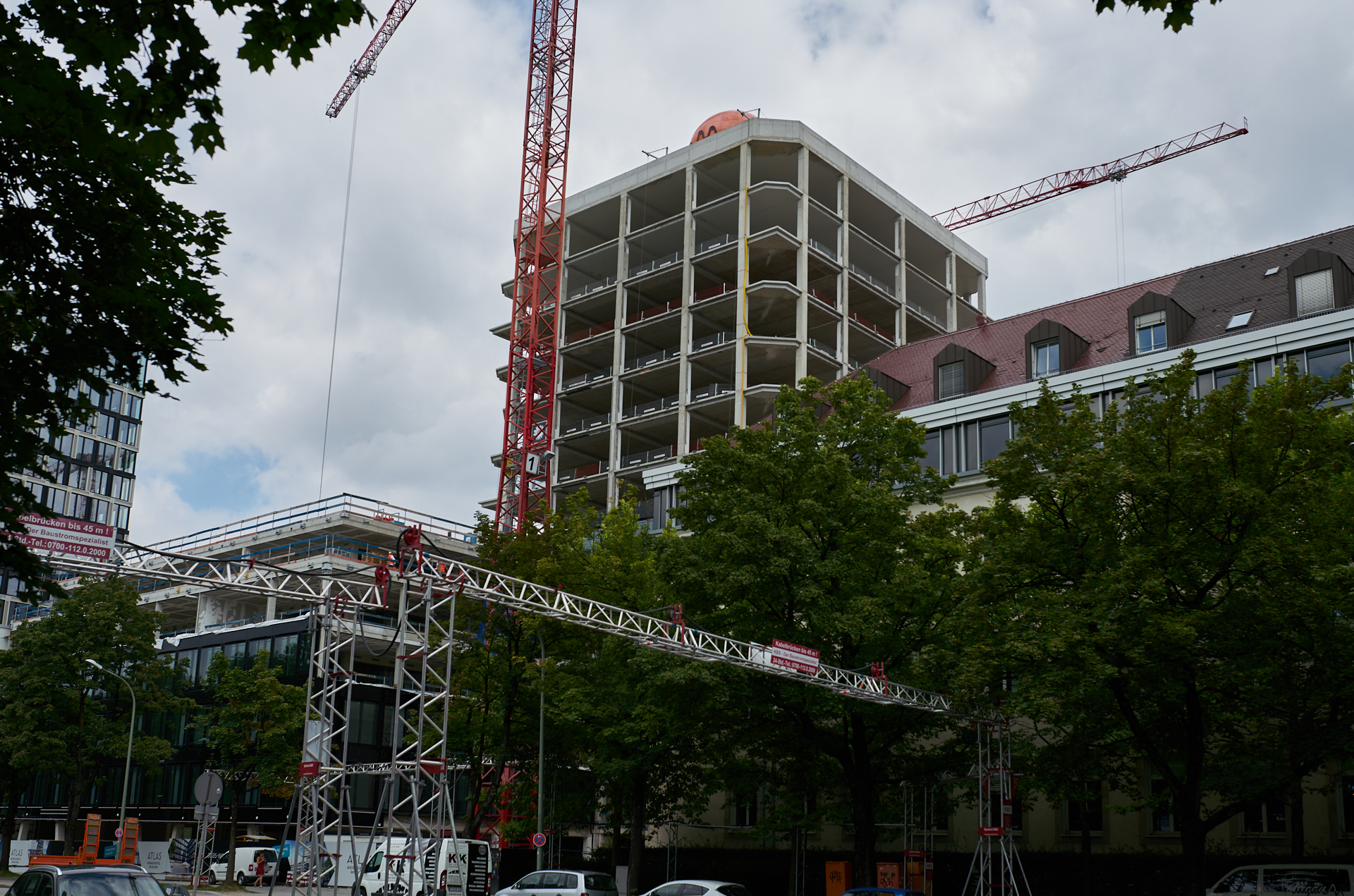 12.07.2018 - Das WERKSVIERTEL mit dem ATLAS-Gebäude im Aufbau