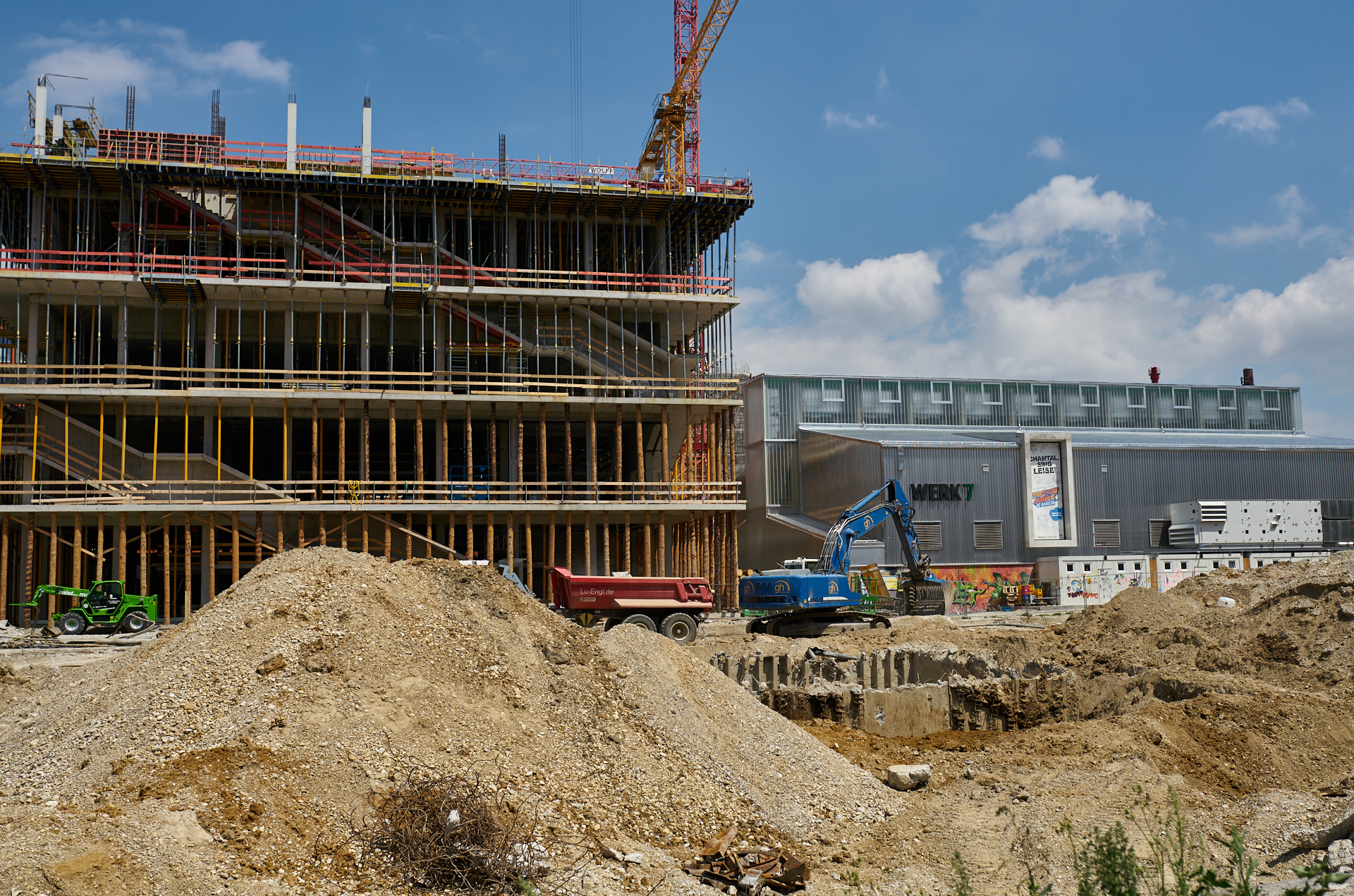 12.07.2018 - Das WERKSVIERTEL mit dem ATLAS-Gebäude im Aufbau