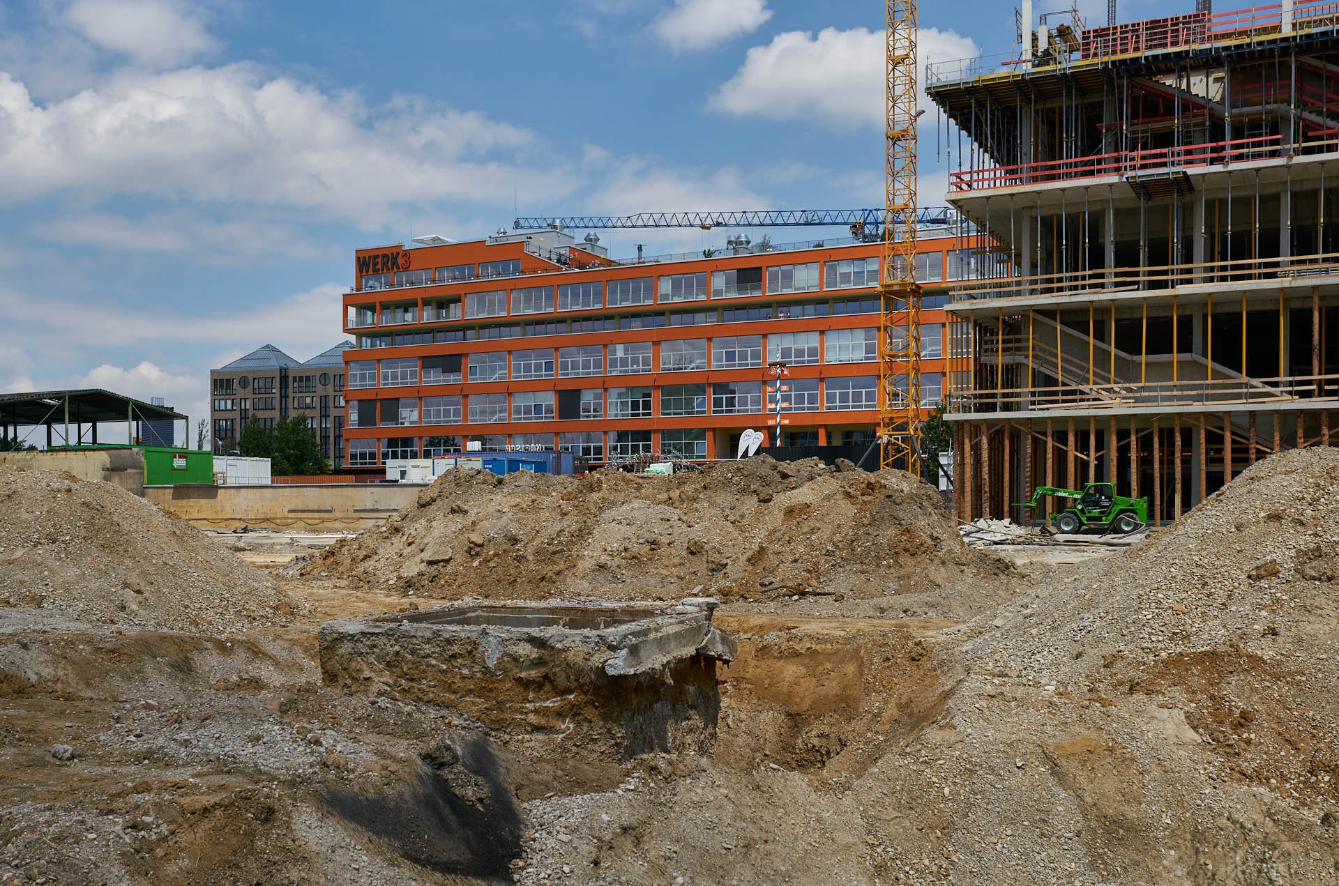 12.07.2018 - Das WERKSVIERTEL mit dem ATLAS-Gebäude im Aufbau