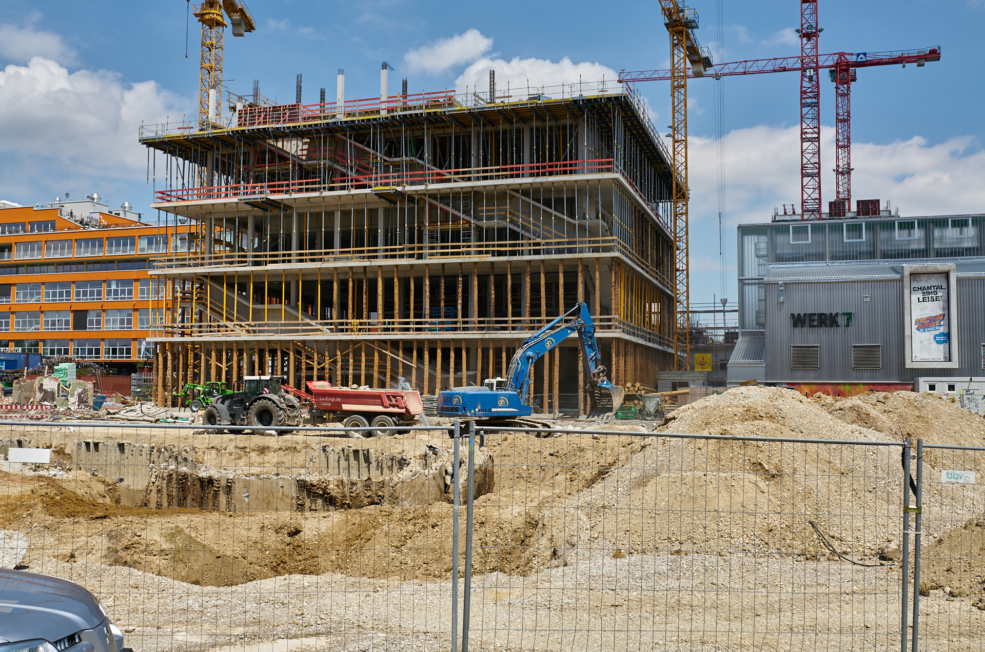 12.07.2018 - Das WERKSVIERTEL mit dem ATLAS-Gebäude im Aufbau