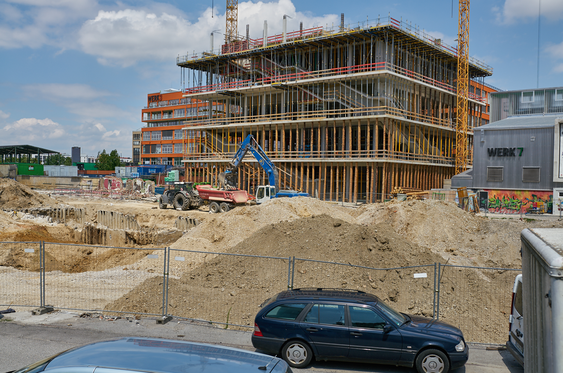 12.07.2018 - Das WERKSVIERTEL mit dem ATLAS-Gebäude im Aufbau