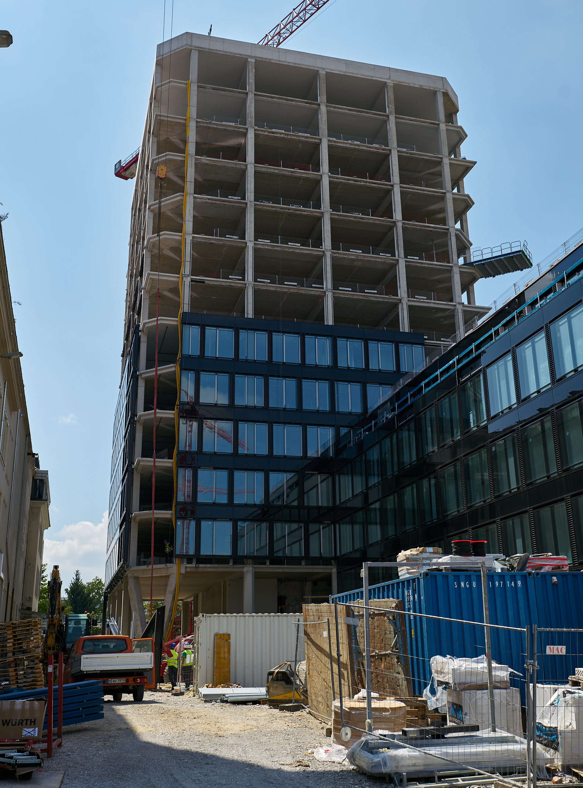 12.07.2018 - Das WERKSVIERTEL mit dem ATLAS-Gebäude im Aufbau