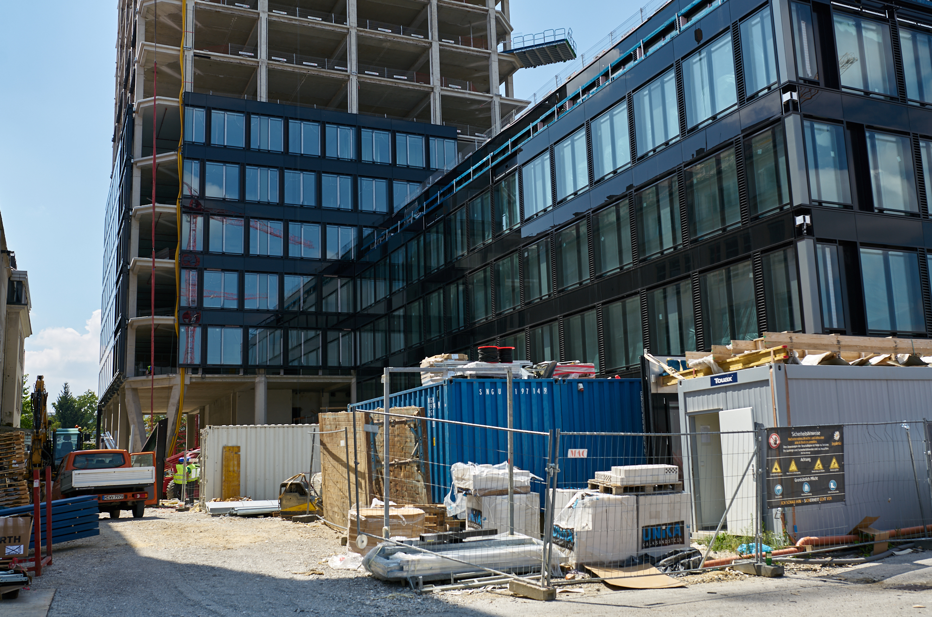 12.07.2018 - Das WERKSVIERTEL mit dem ATLAS-Gebäude im Aufbau