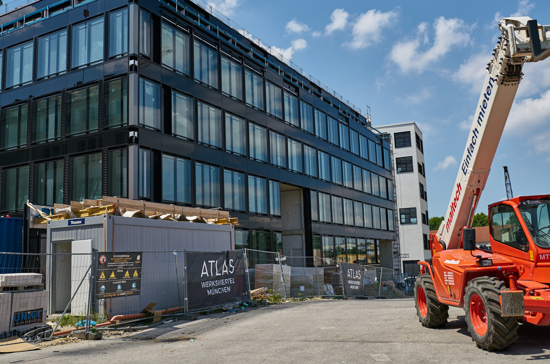 12.07.2018 - Das WERKSVIERTEL mit dem ATLAS-Gebäude im Aufbau