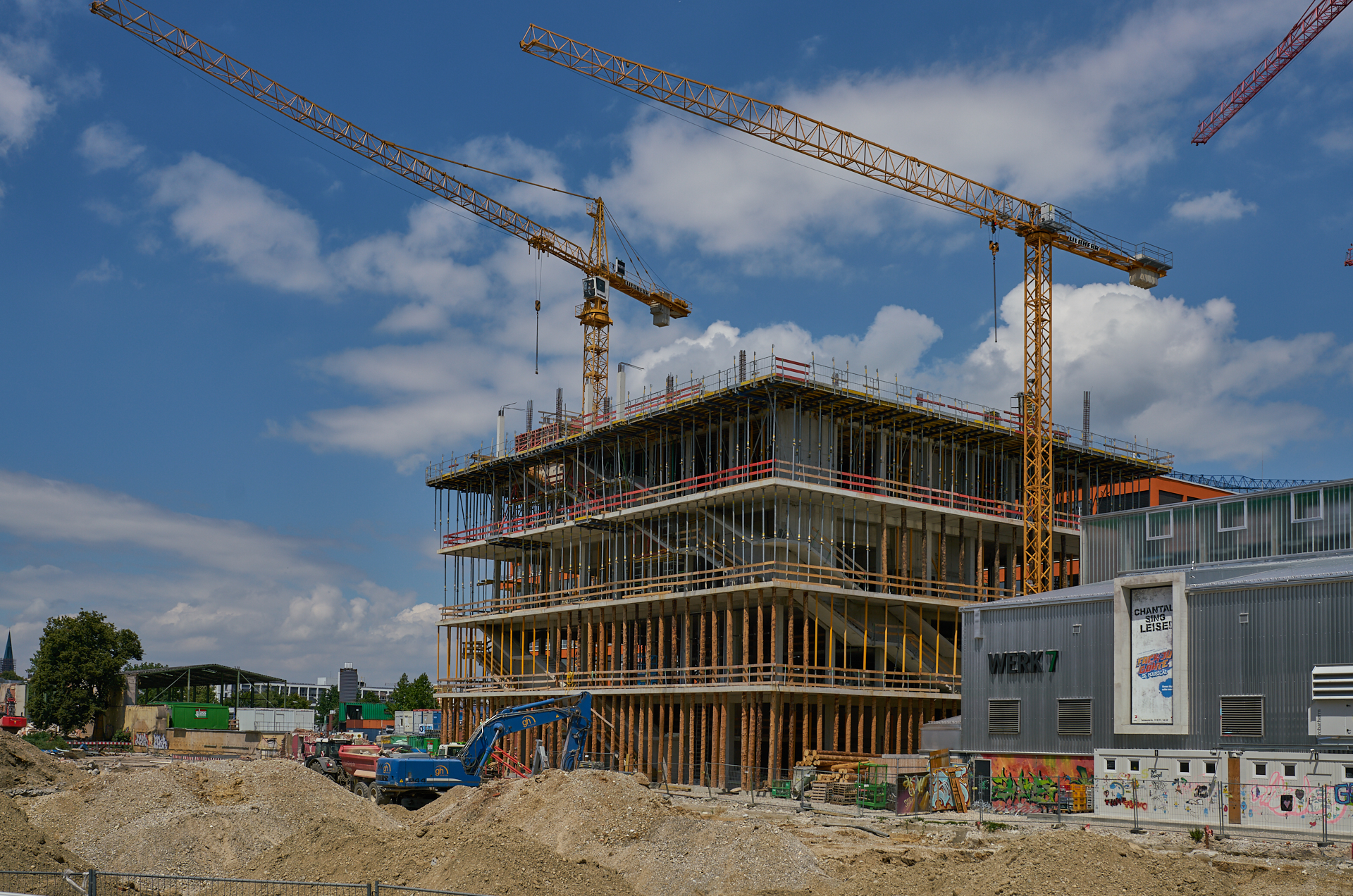 12.07.2018 - Das WERKSVIERTEL mit dem ATLAS-Gebäude im Aufbau