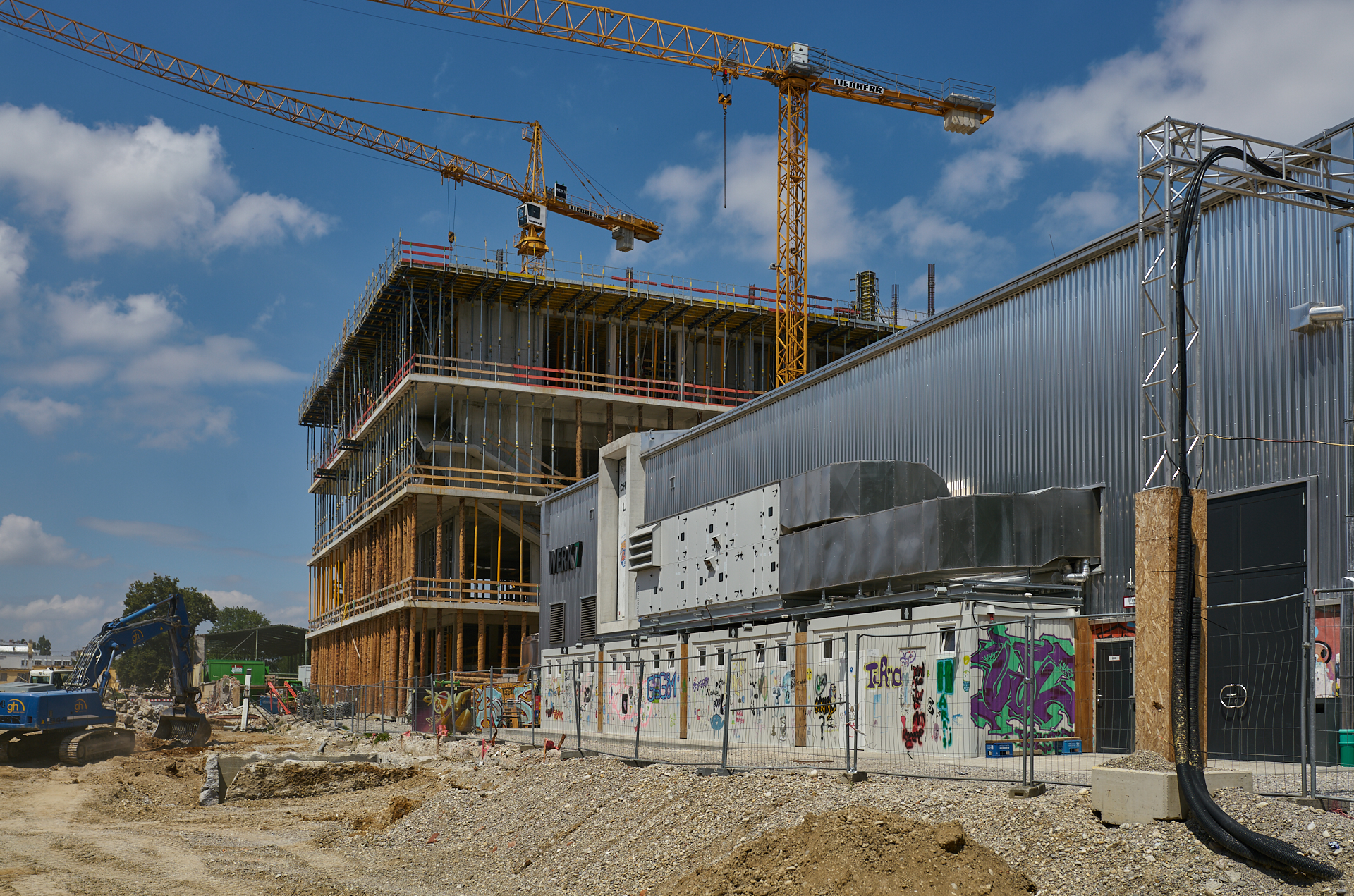 12.07.2018 - Das WERKSVIERTEL mit dem ATLAS-Gebäude im Aufbau