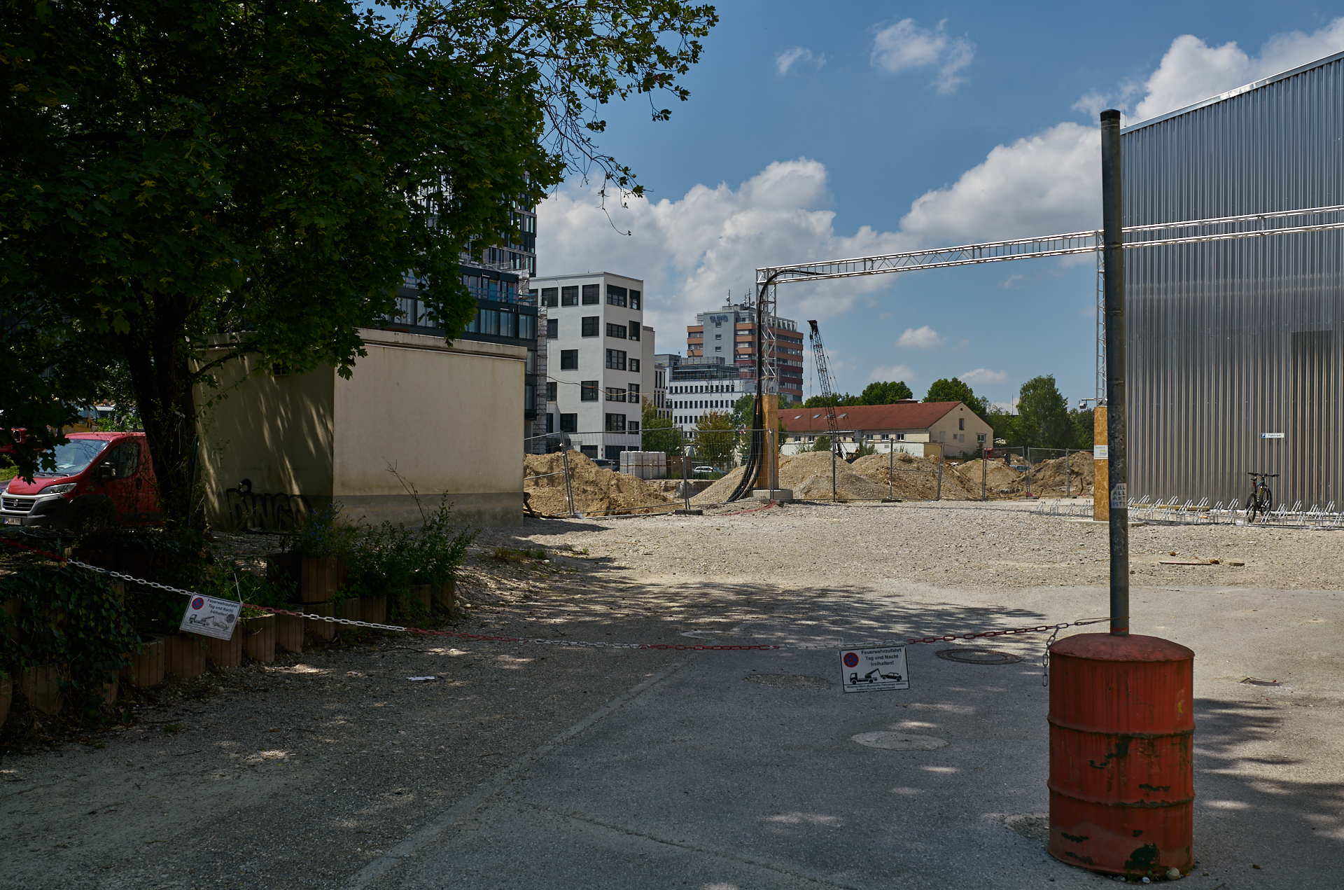 12.07.2018 - Das WERKSVIERTEL mit dem ATLAS-Gebäude im Aufbau