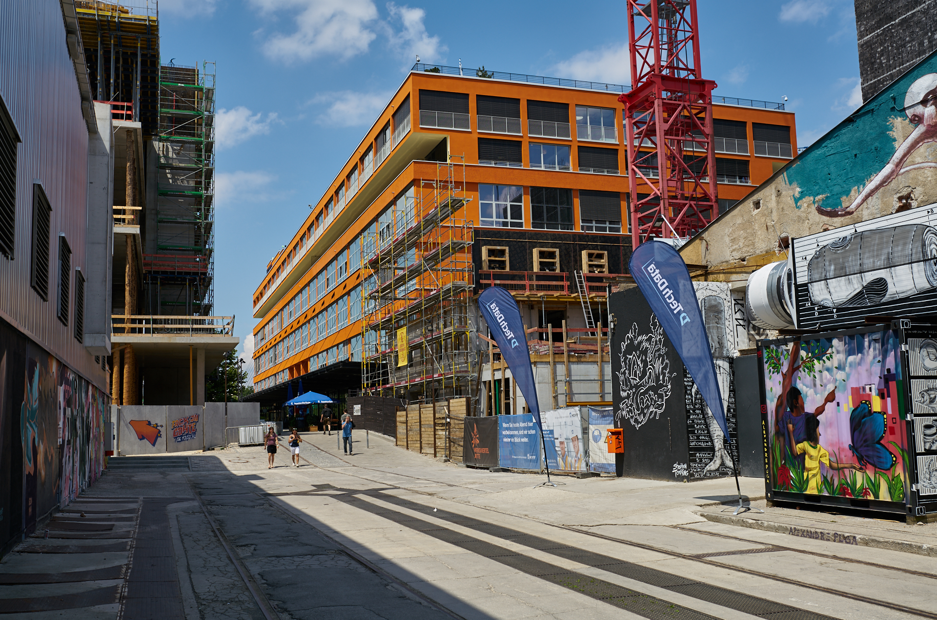 12.07.2018 - Das WERKSVIERTEL mit dem ATLAS-Gebäude im Aufbau