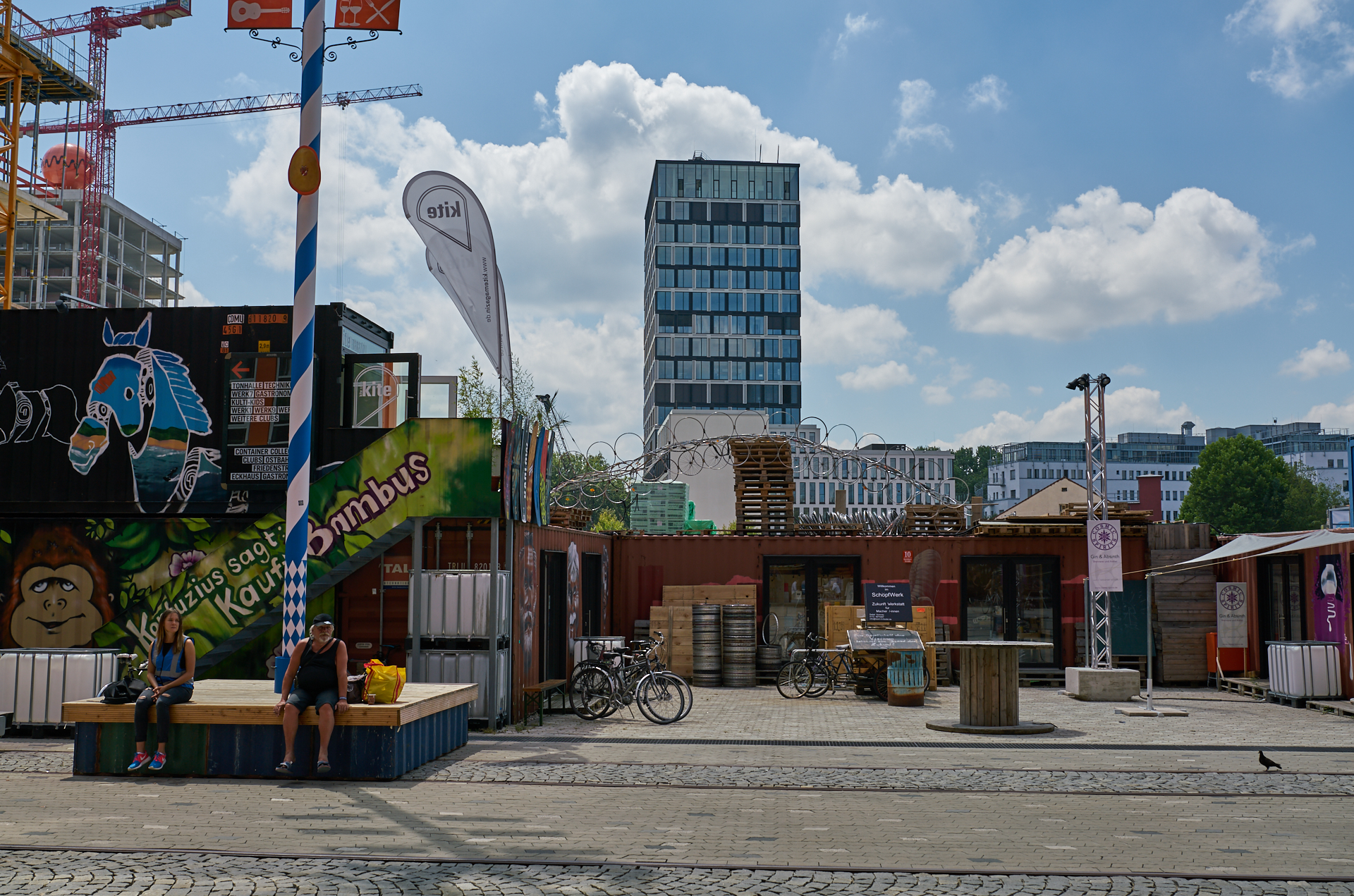 12.07.2018 - Das WERKSVIERTEL mit dem ATLAS-Gebäude im Aufbau