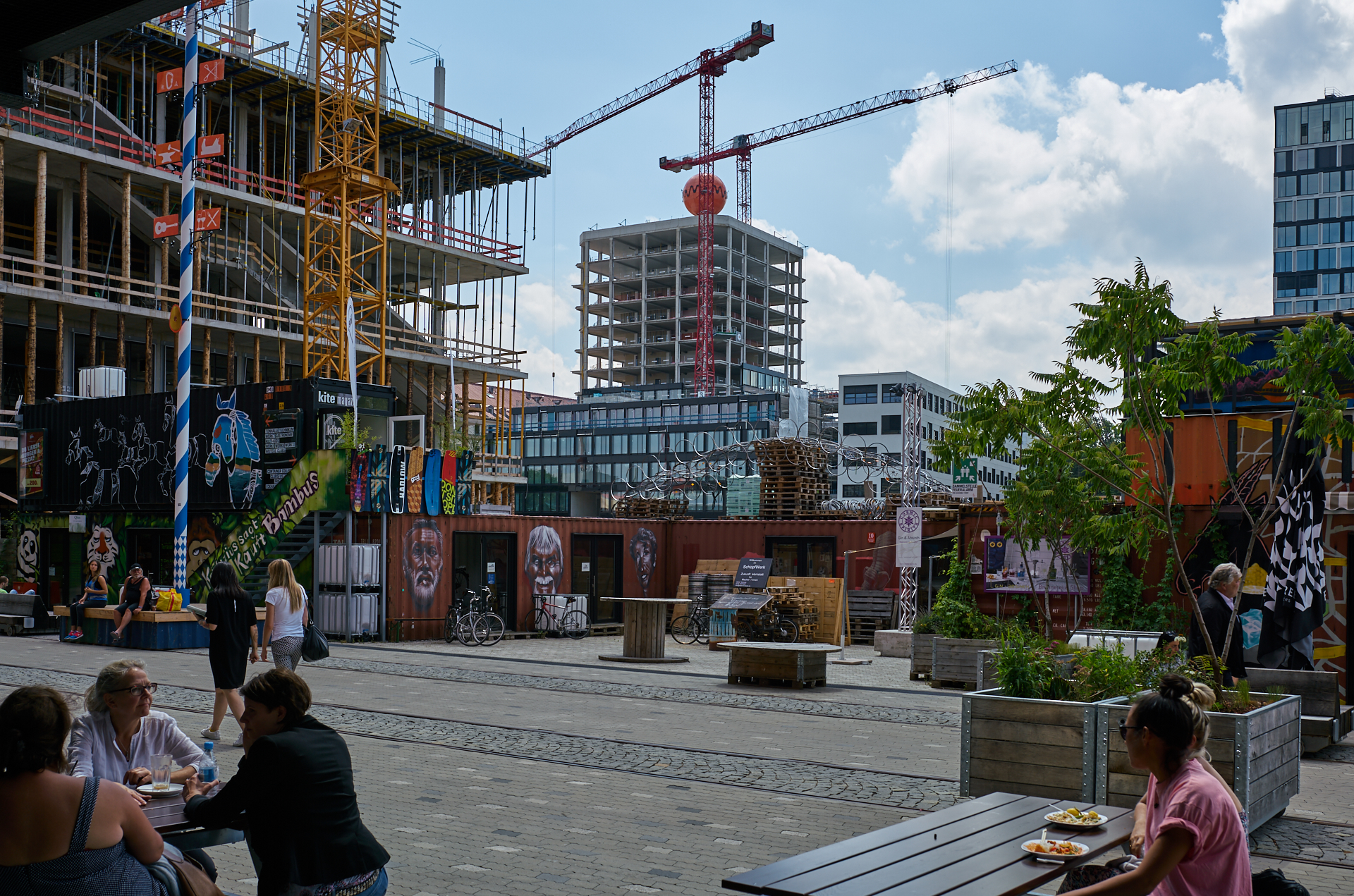 12.07.2018 - Das WERKSVIERTEL mit dem ATLAS-Gebäude im Aufbau