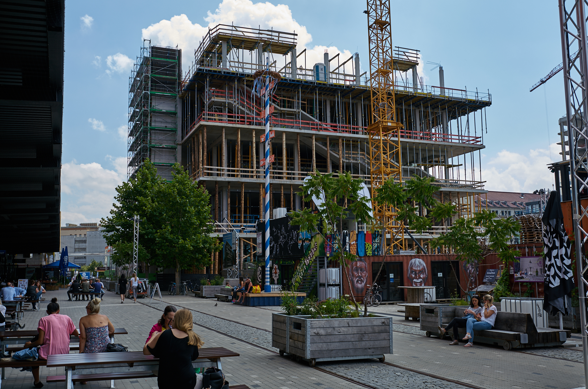 12.07.2018 - Das WERKSVIERTEL mit dem ATLAS-Gebäude im Aufbau