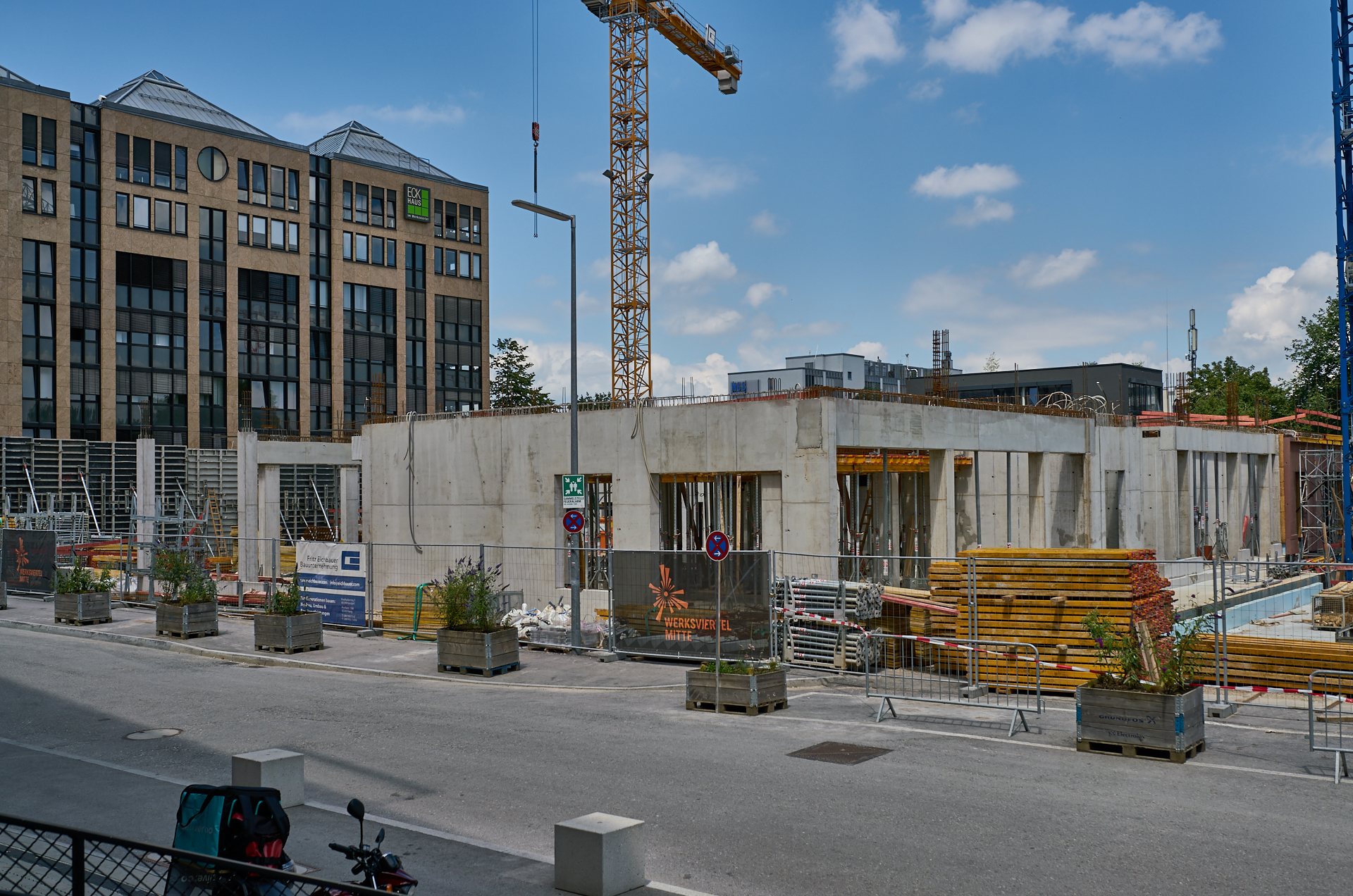 12.07.2018 - Das WERKSVIERTEL mit dem ATLAS-Gebäude im Aufbau