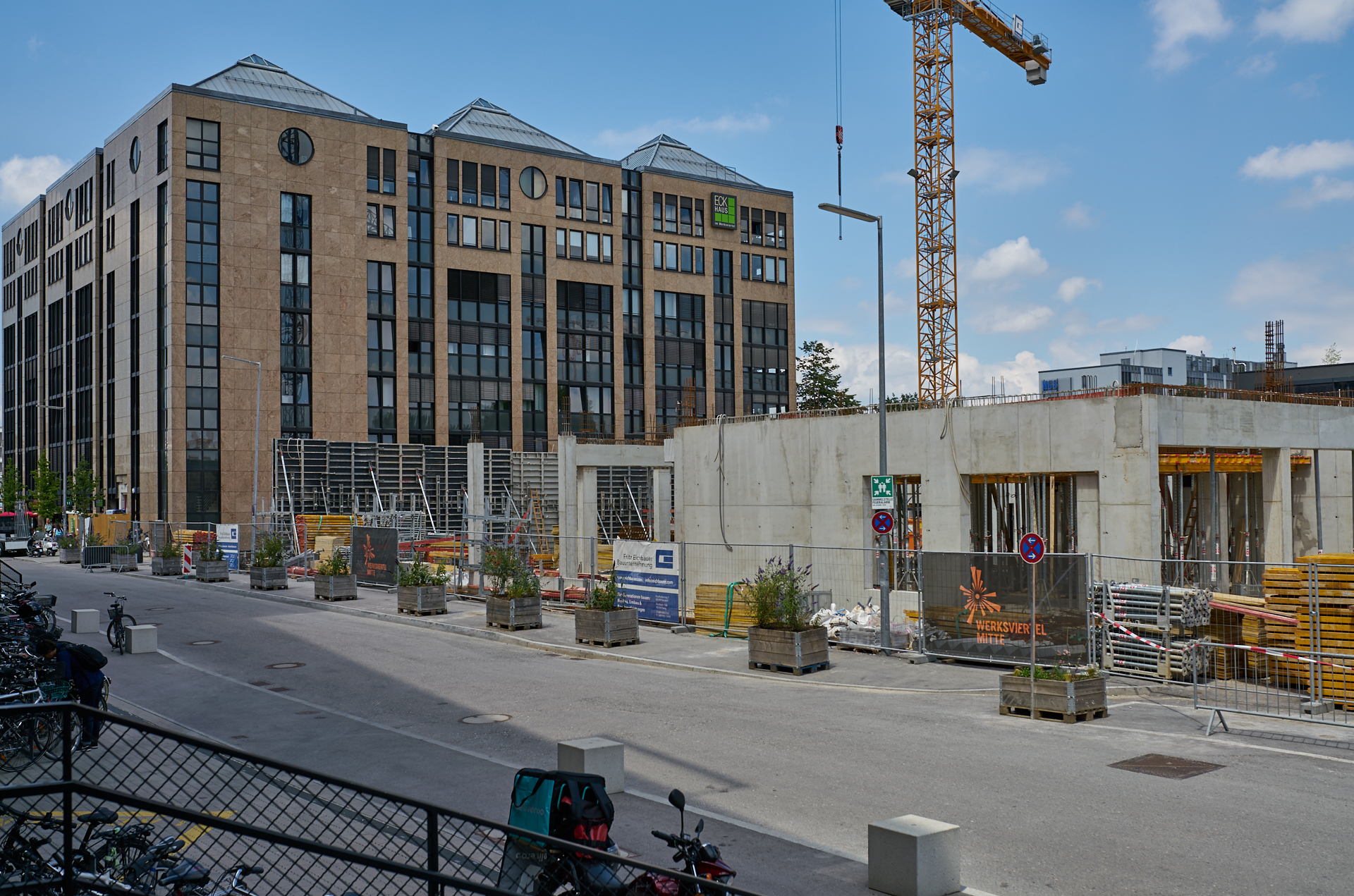12.07.2018 - Das WERKSVIERTEL mit dem ATLAS-Gebäude im Aufbau