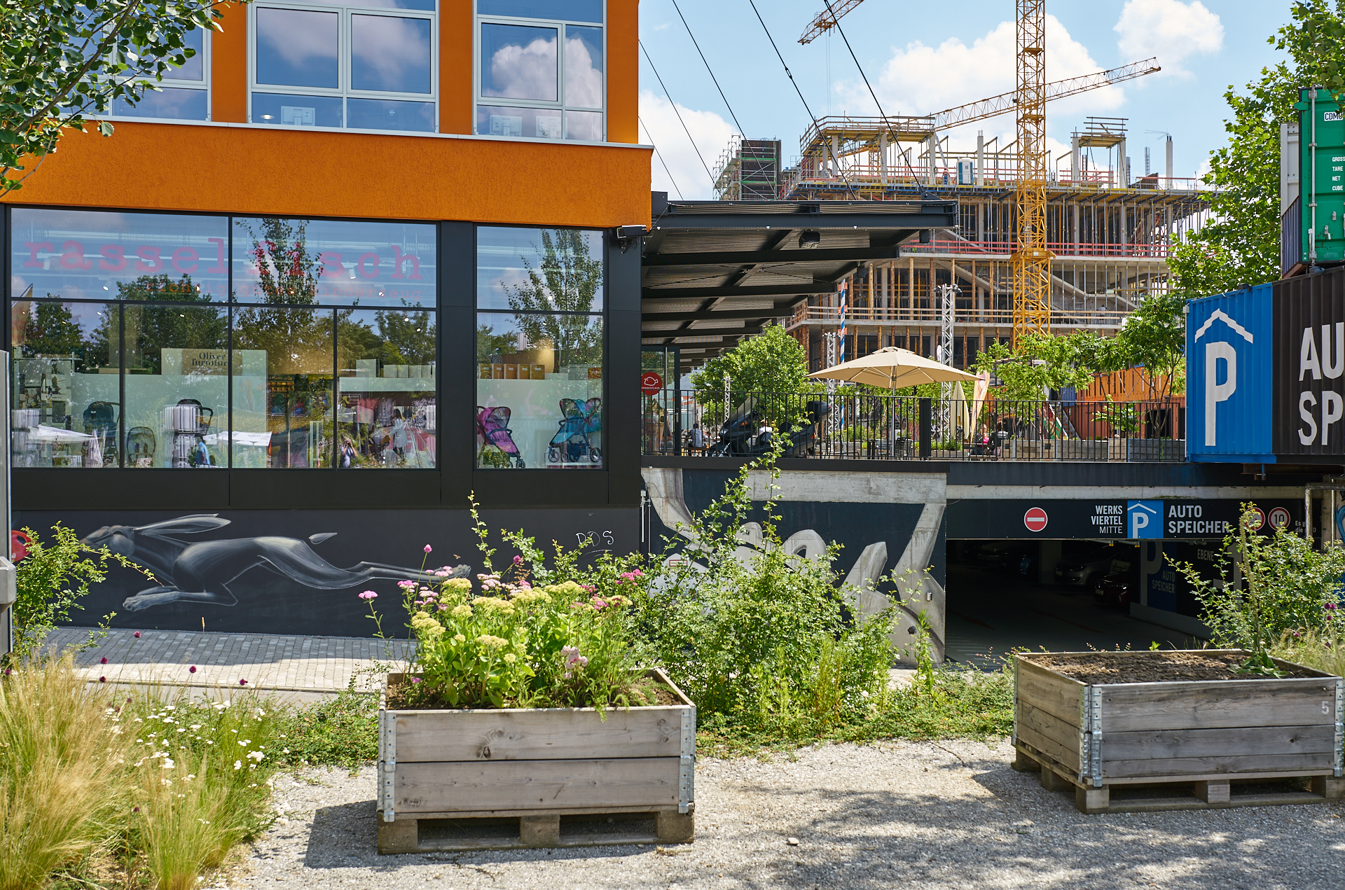 12.07.2018 - Das WERKSVIERTEL mit dem ATLAS-Gebäude im Aufbau
