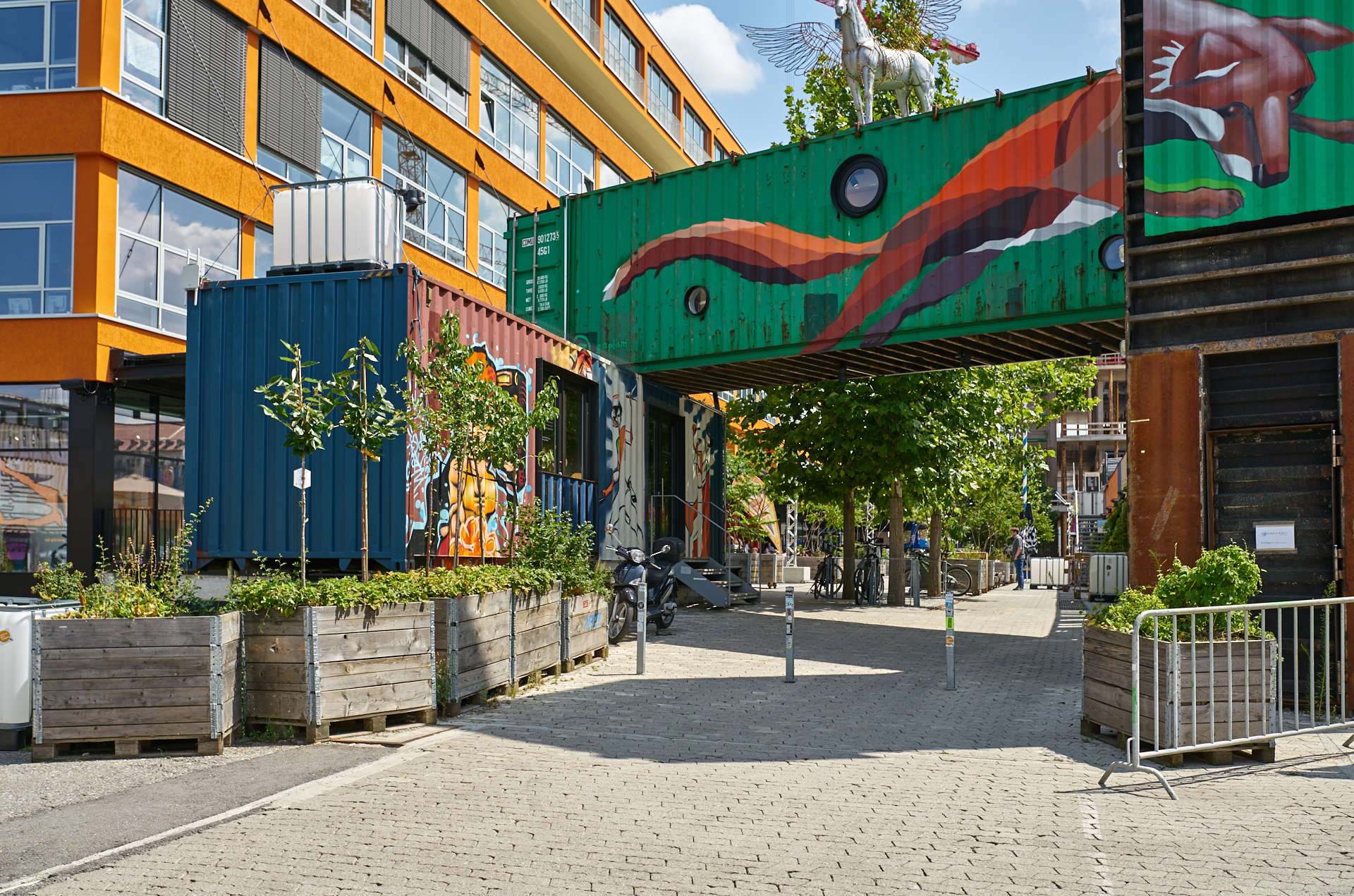 12.07.2018 - Das WERKSVIERTEL mit dem ATLAS-Gebäude im Aufbau