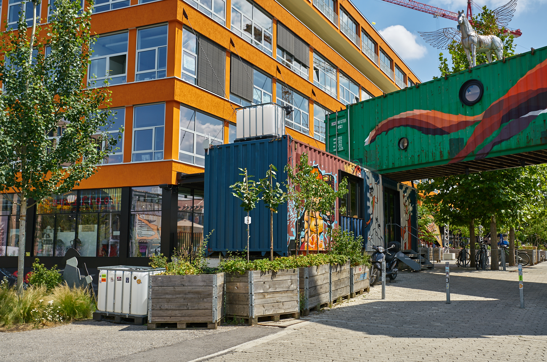 12.07.2018 - Das WERKSVIERTEL mit dem ATLAS-Gebäude im Aufbau